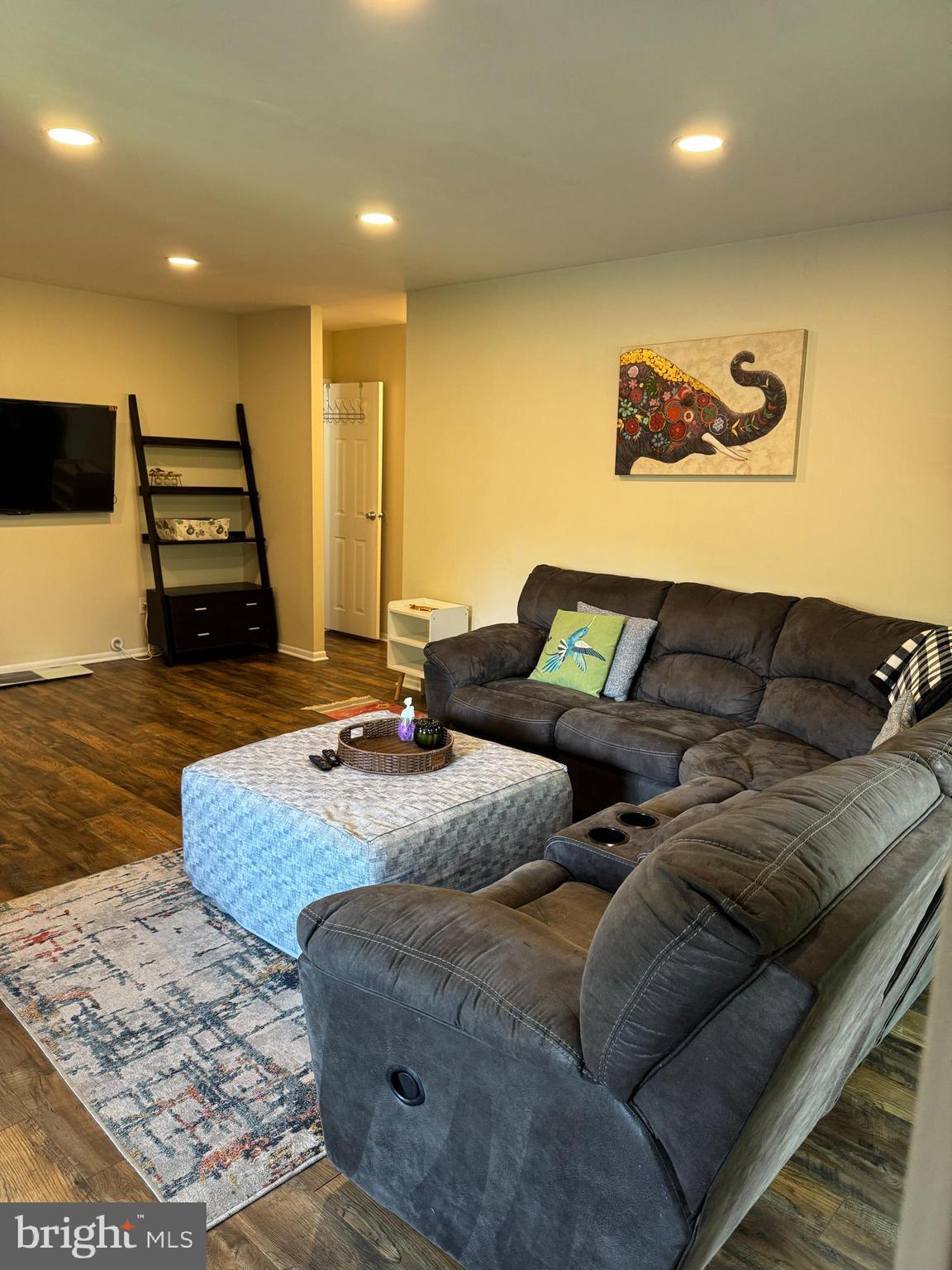 100 CAMPBELL CIRCLE D33