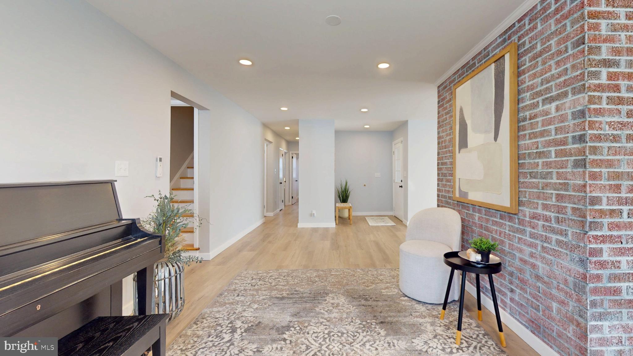 316 N WOODSTOCK DRIVE