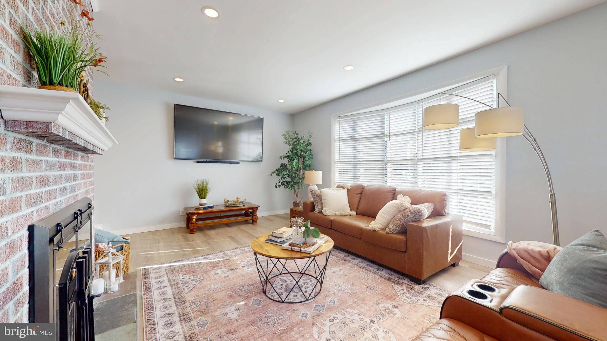 316 N WOODSTOCK DRIVE