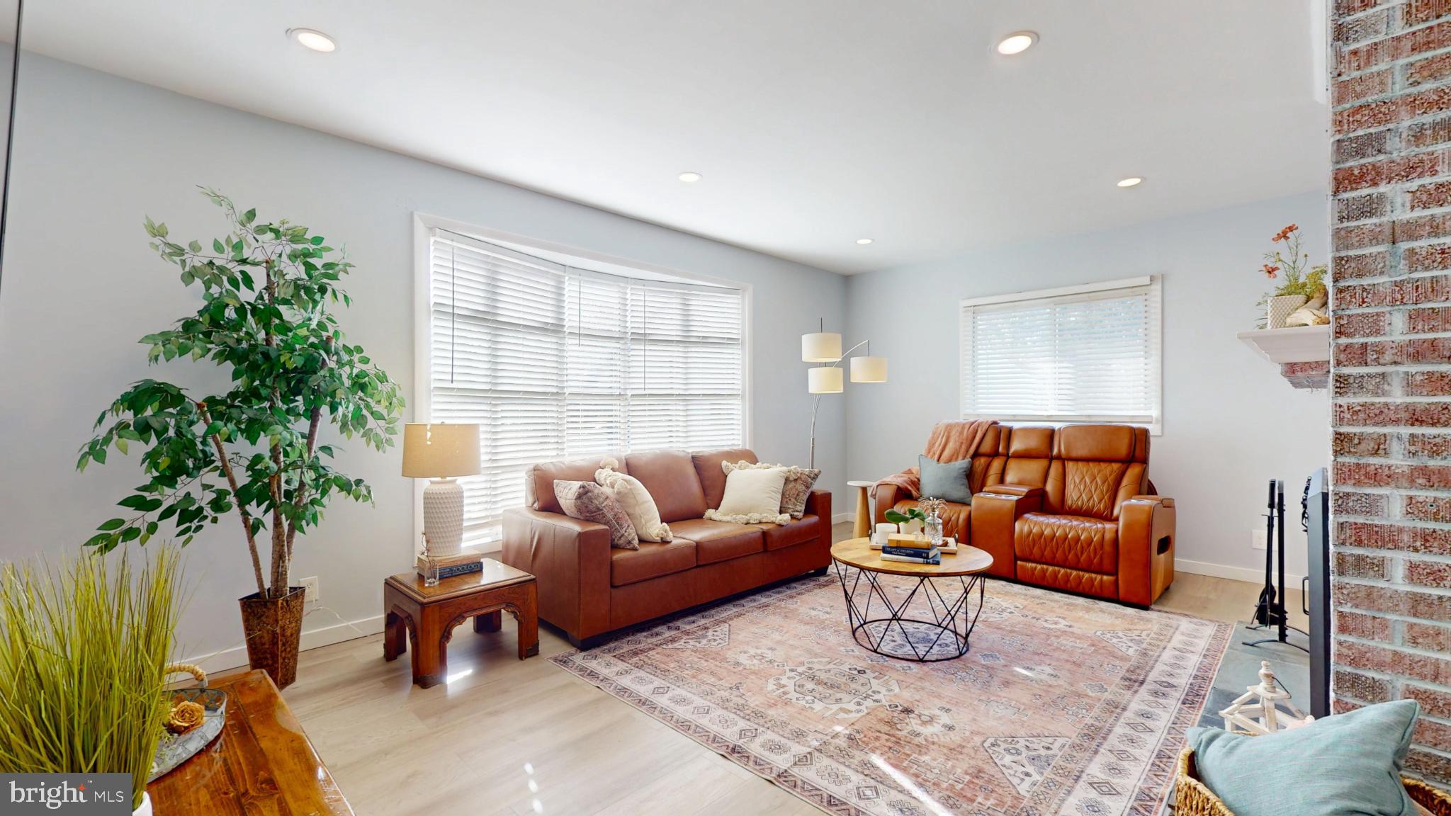 316 N WOODSTOCK DRIVE