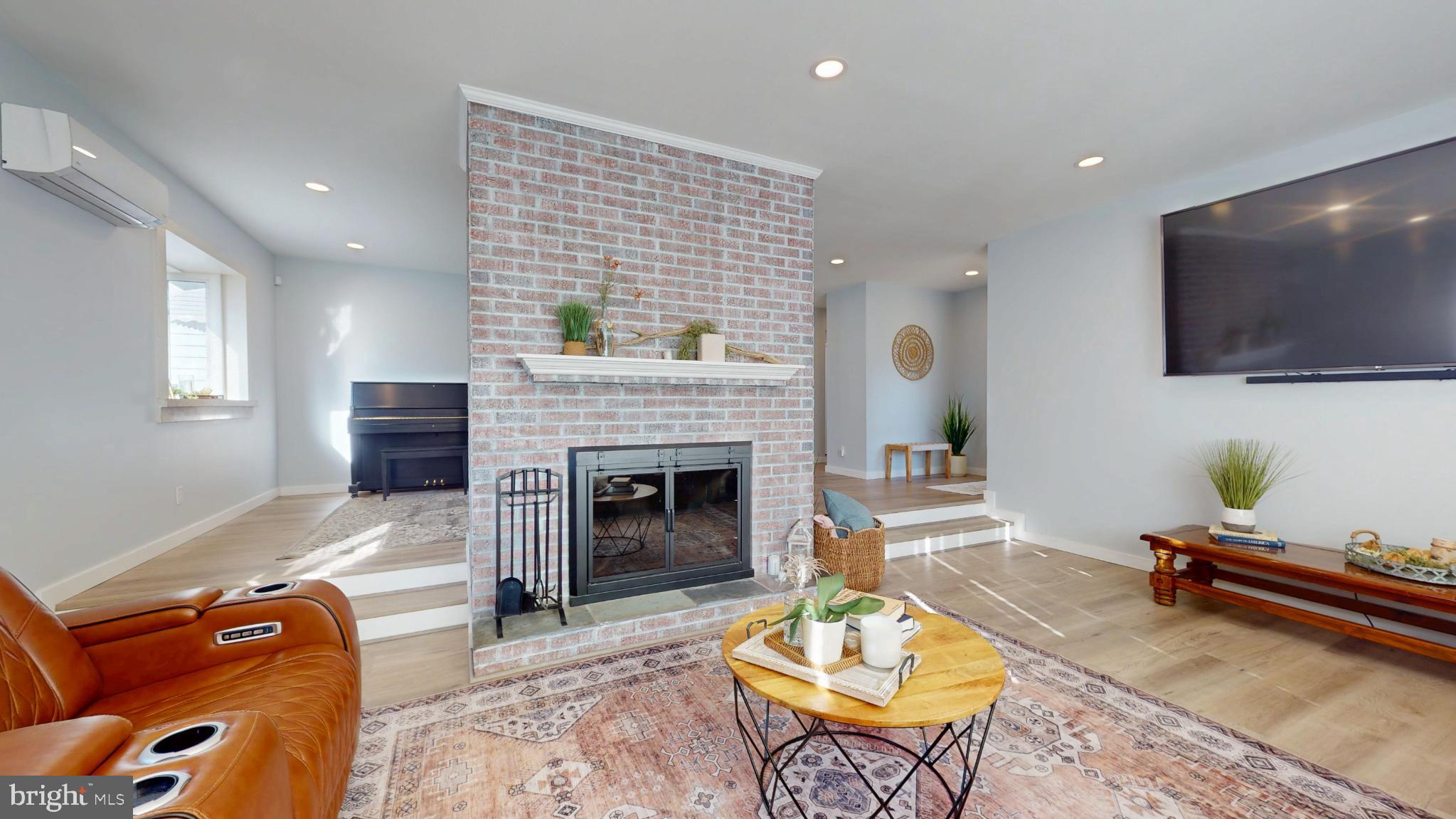 316 N WOODSTOCK DRIVE