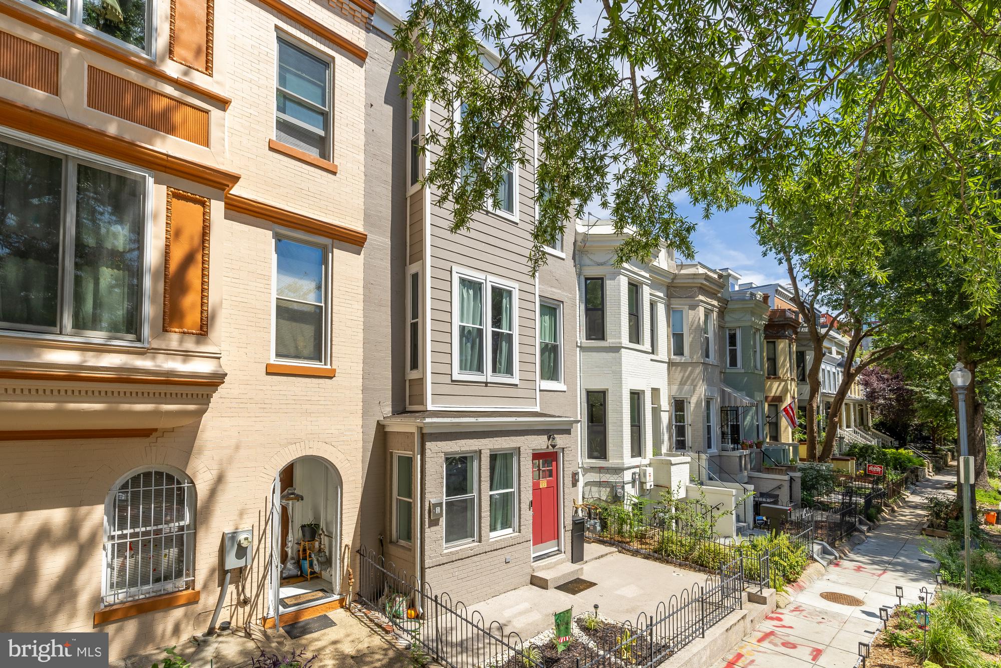 114 QUINCY PLACE NE 1