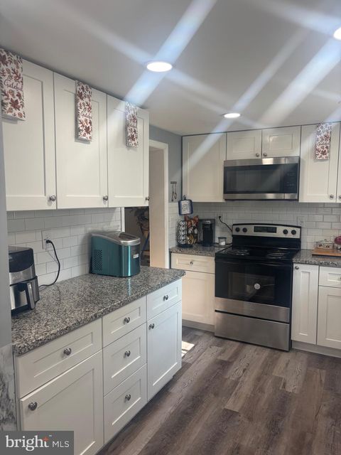 Tiny photo for 98 Railroad Avenue, PENNS GROVE, NJ 08069 (MLS # NJSA2017898)