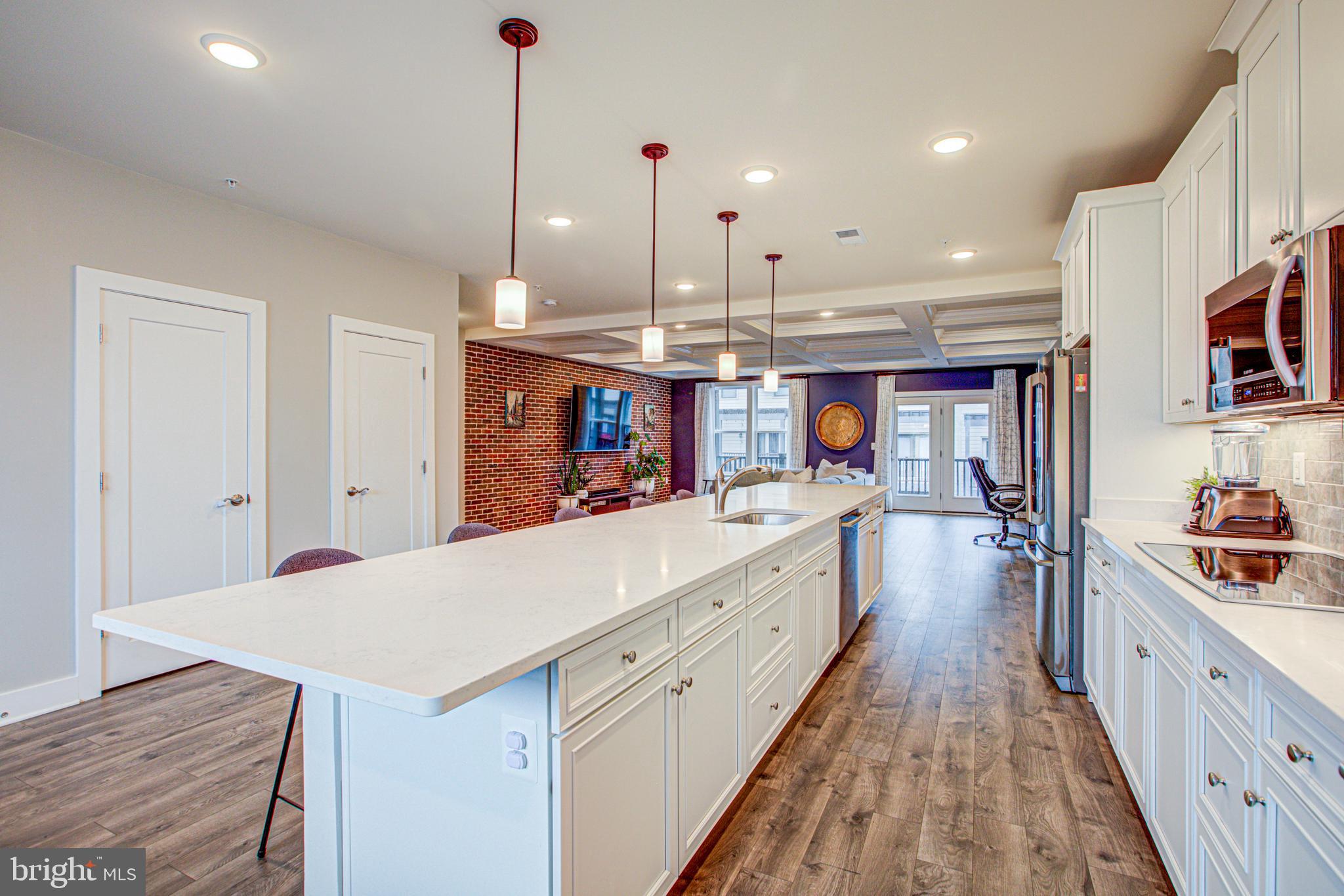 METRO SQUARE - Residential