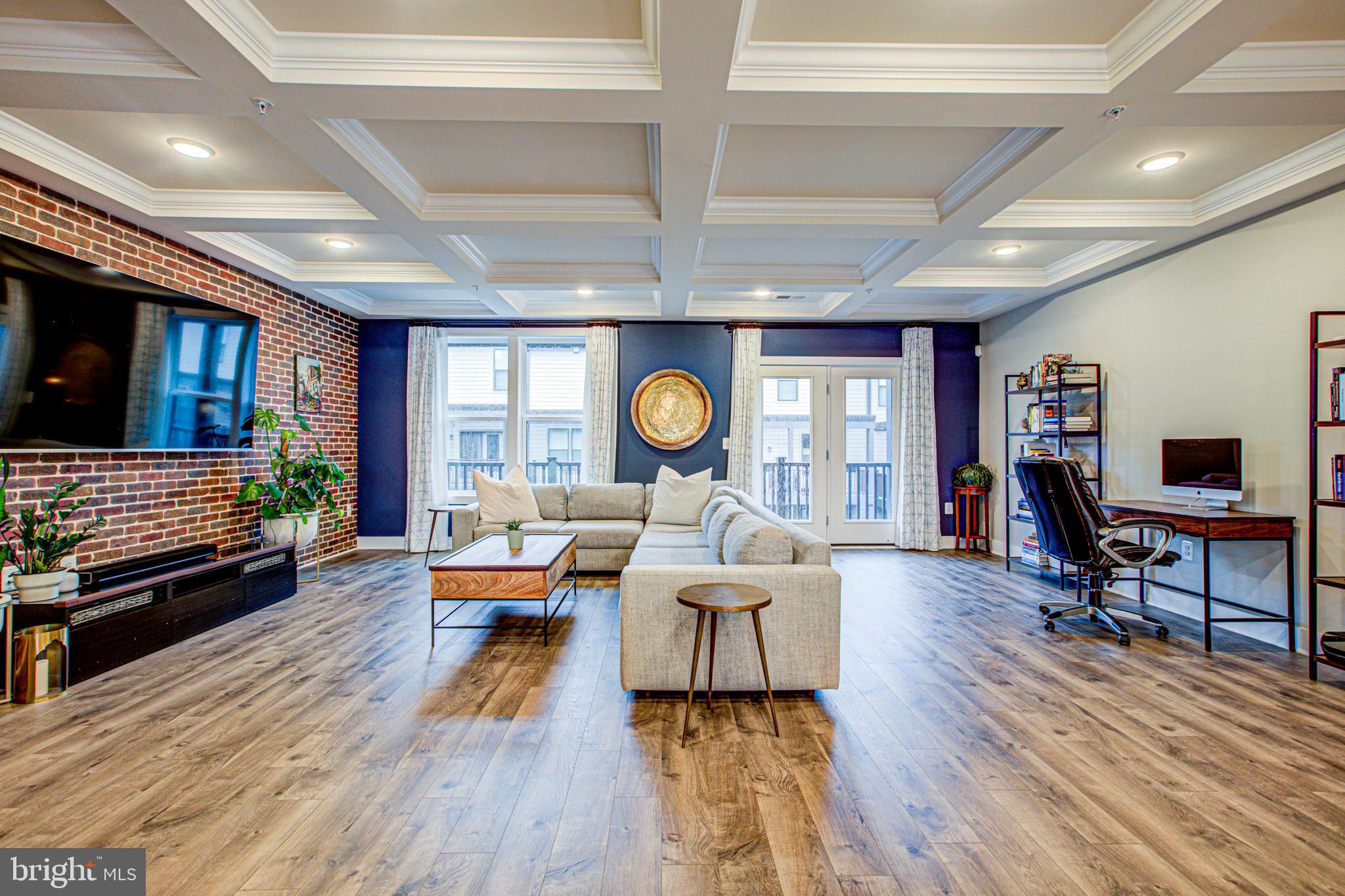 METRO SQUARE - Residential