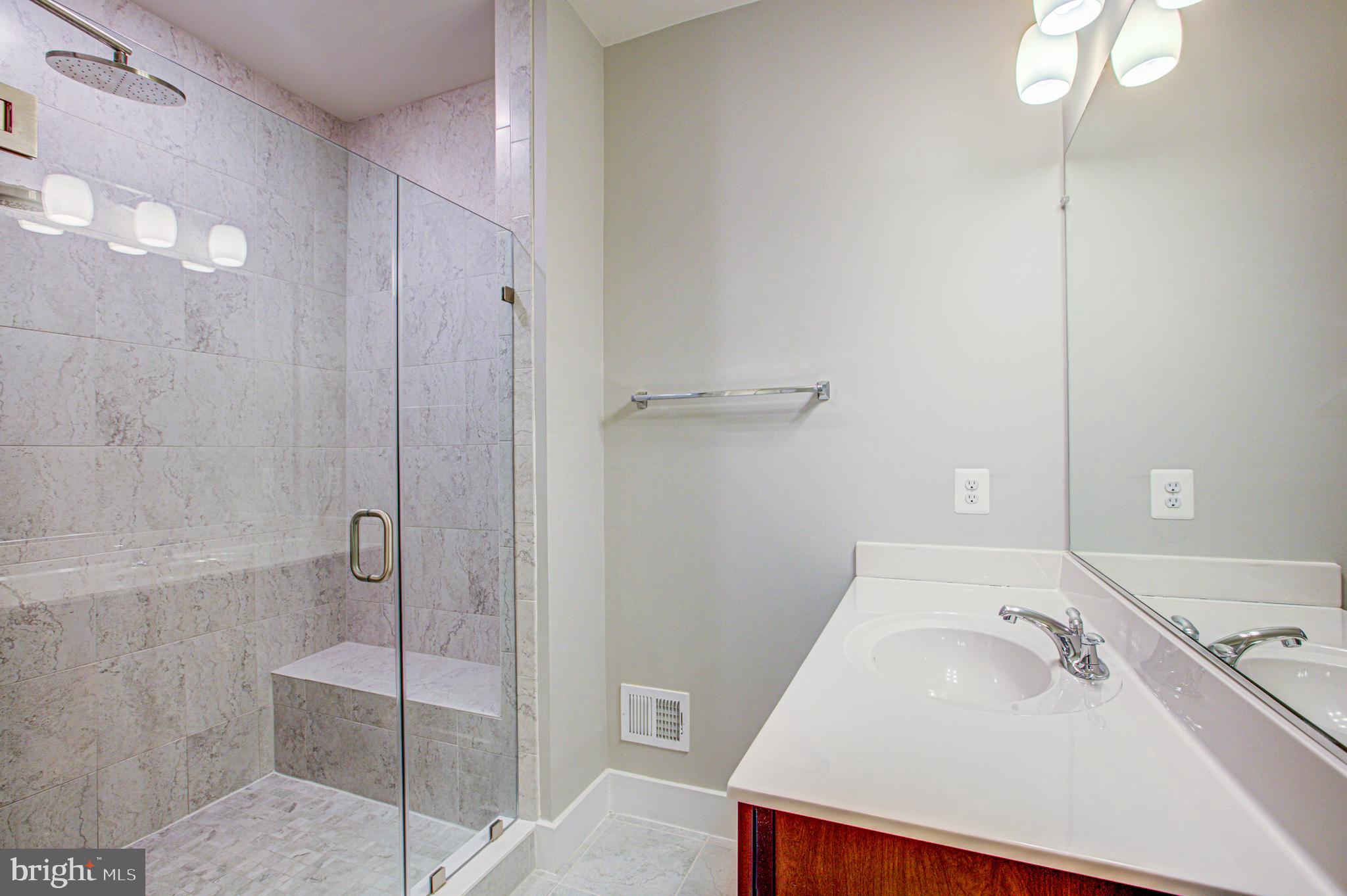 METRO SQUARE - Residential