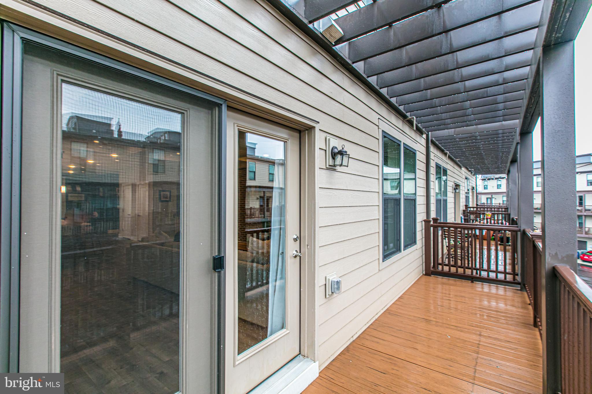 METRO SQUARE - Residential