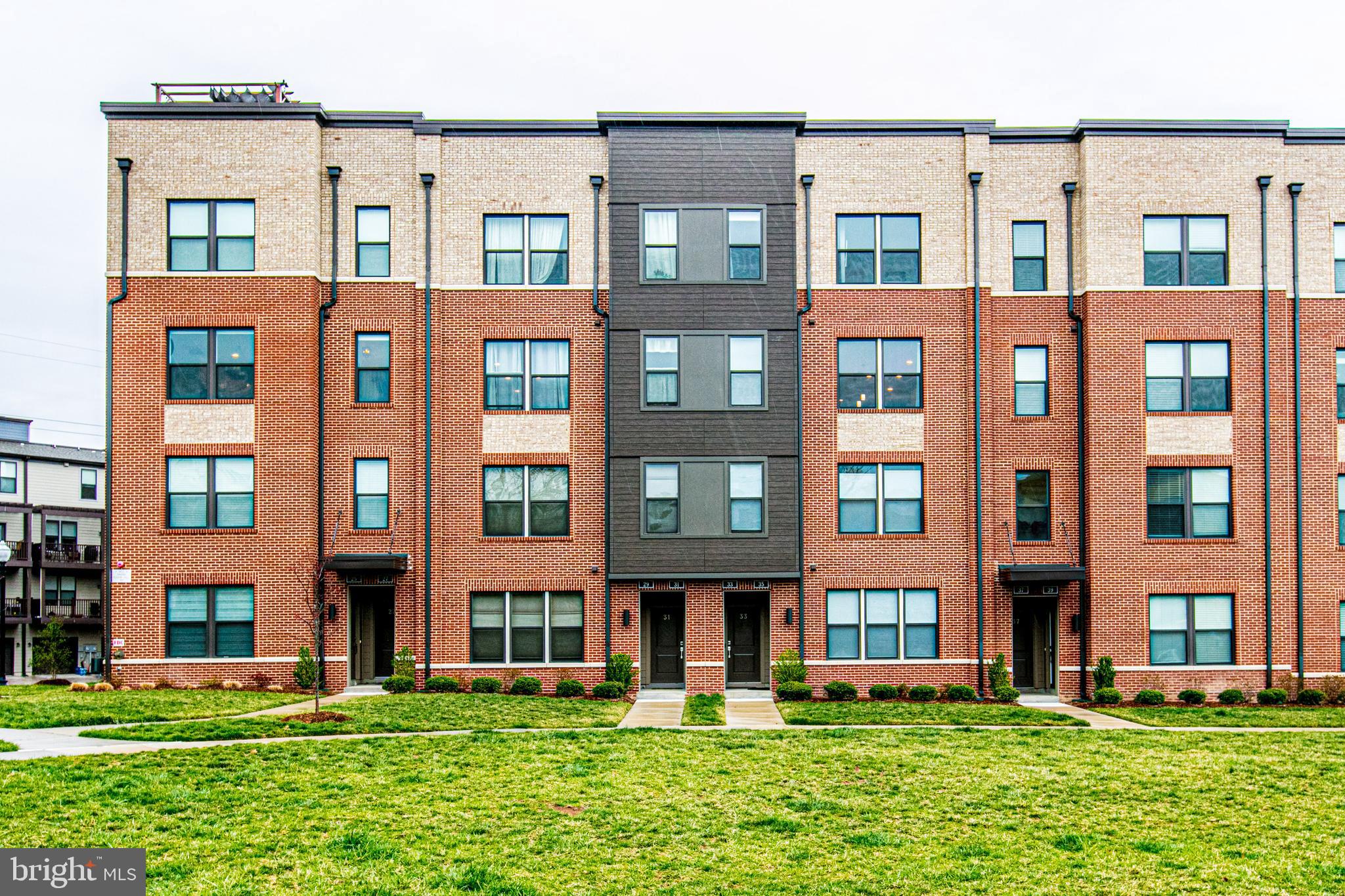 METRO SQUARE - Residential