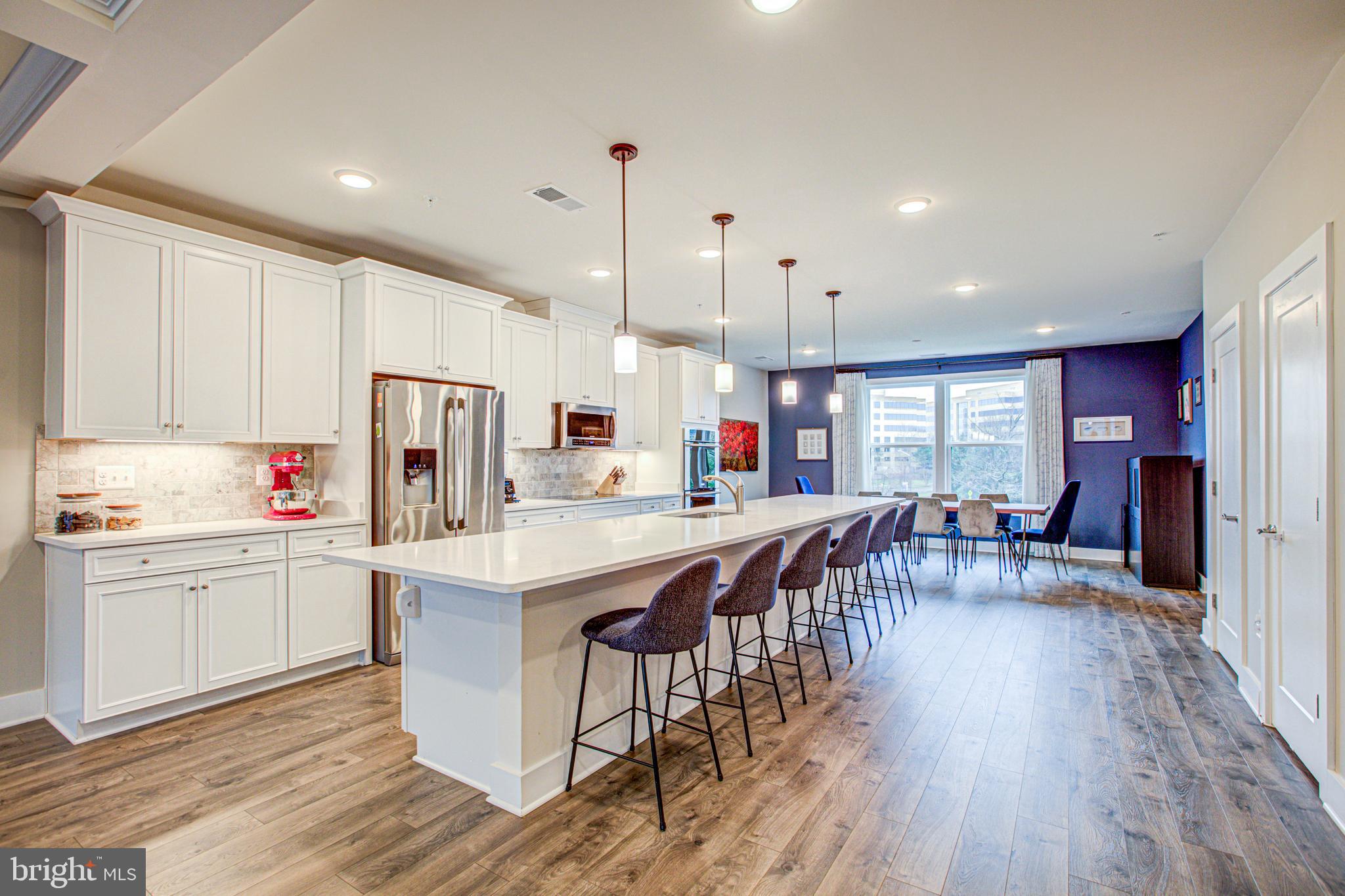 METRO SQUARE - Residential