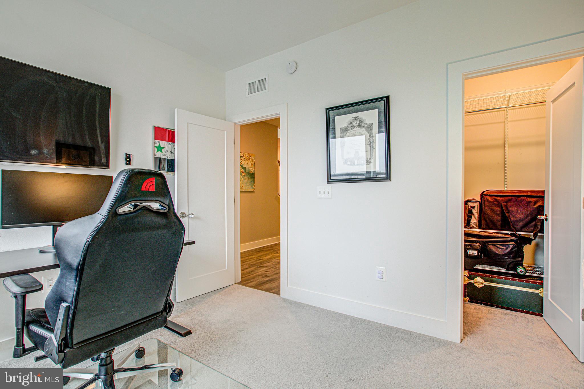 METRO SQUARE - Residential