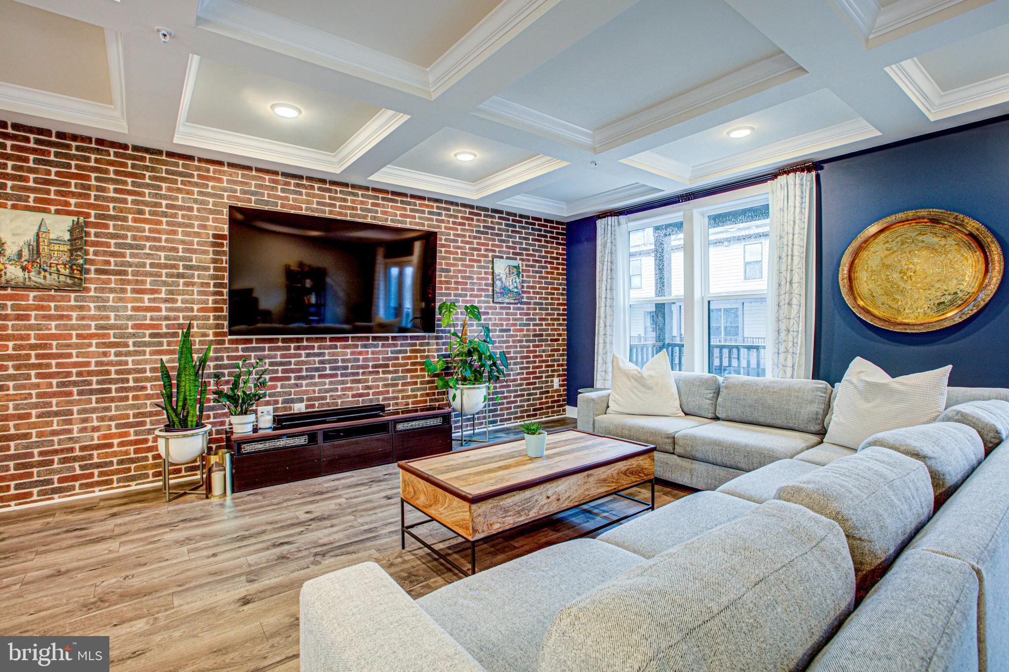 METRO SQUARE - Residential