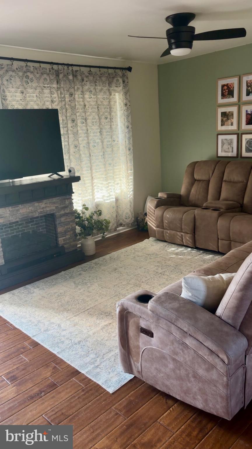 RIVERSIDE VILLAGE - Residential