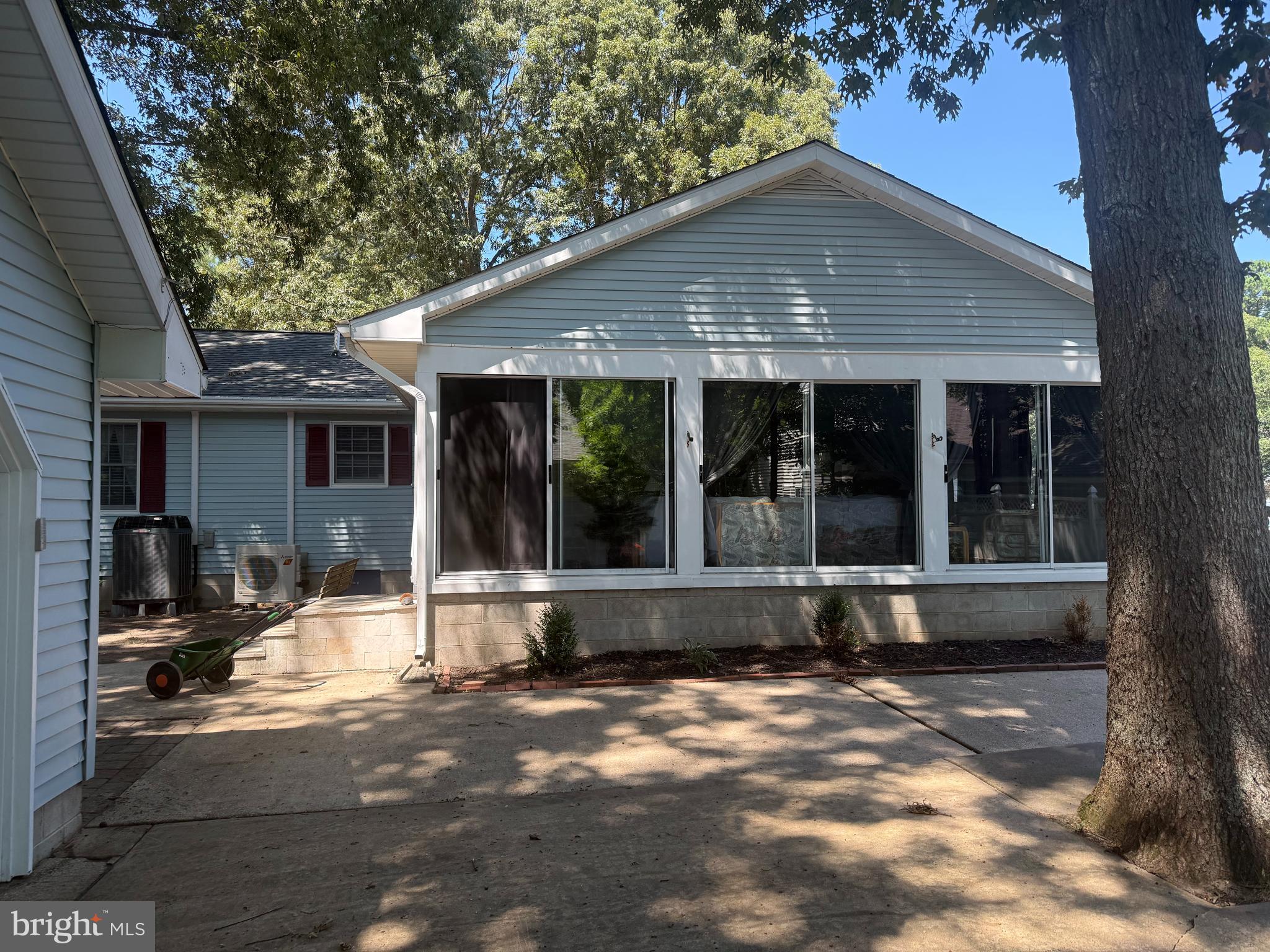148 BEACHFIELD DRIVE