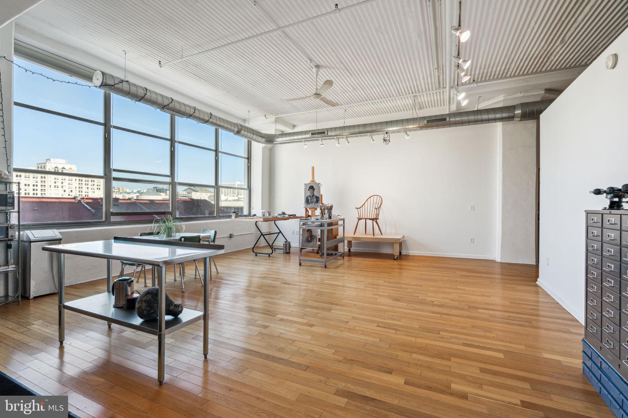 2200 ARCH STREET 28 401