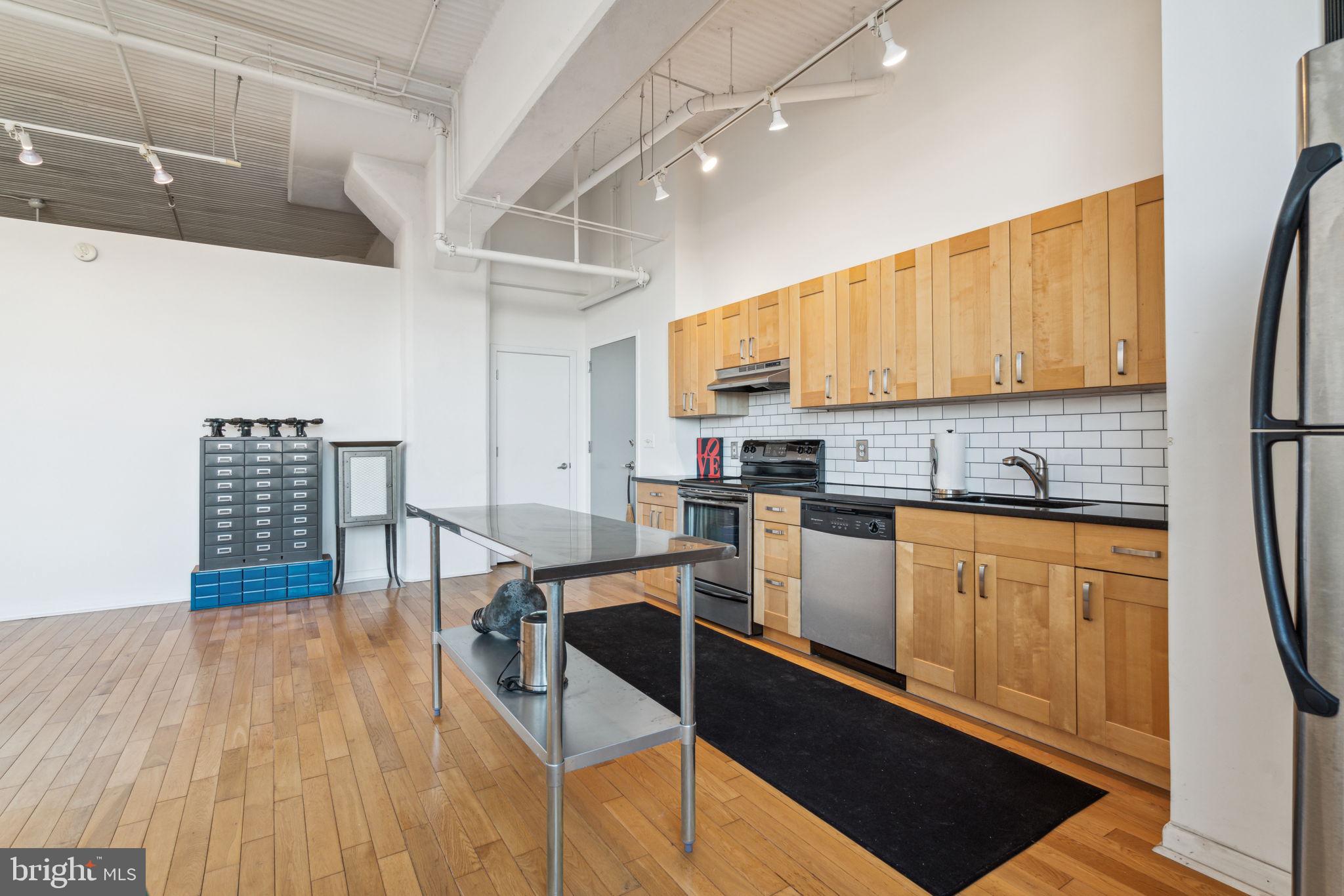 2200 ARCH STREET 28 401