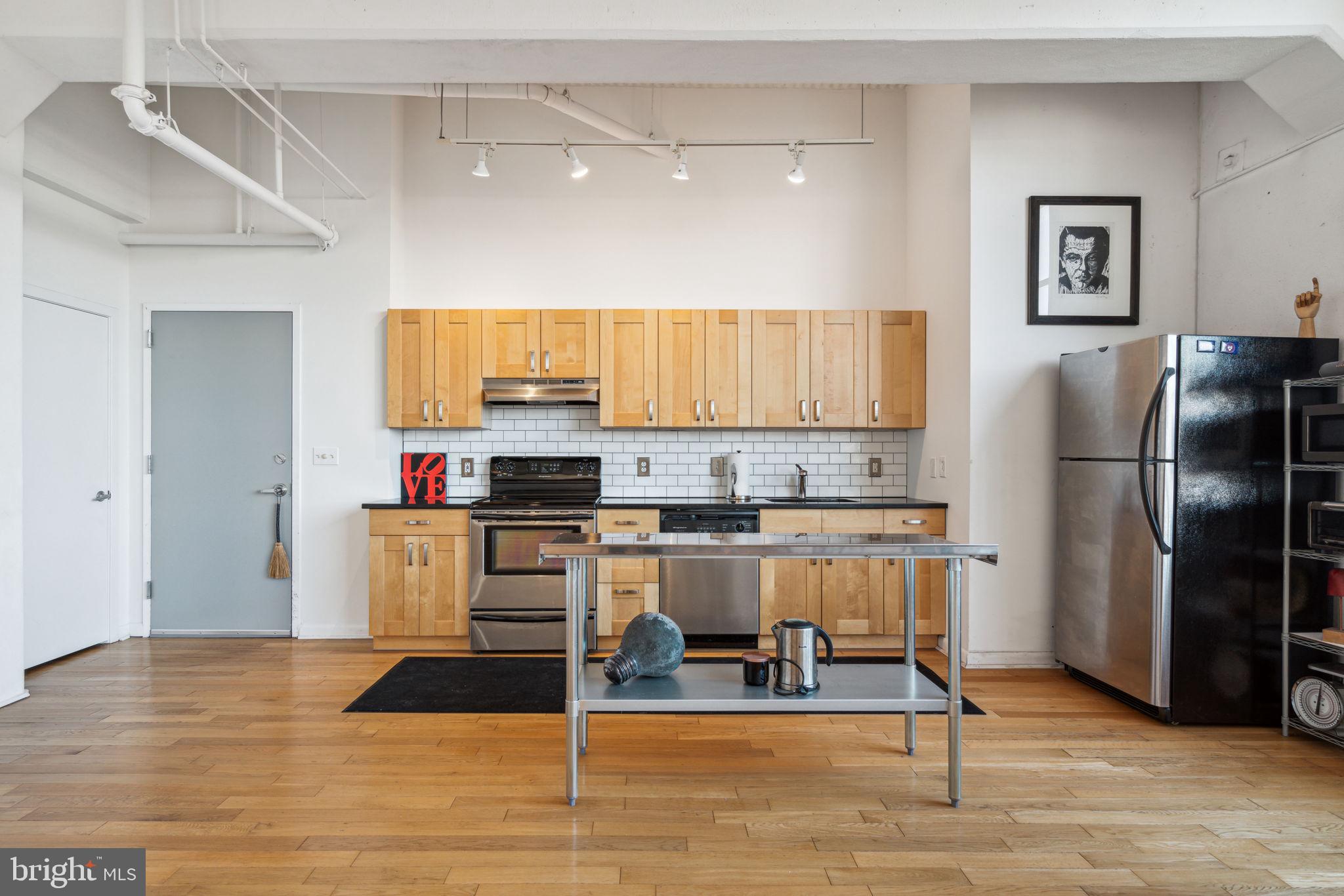 2200 ARCH STREET 28 401