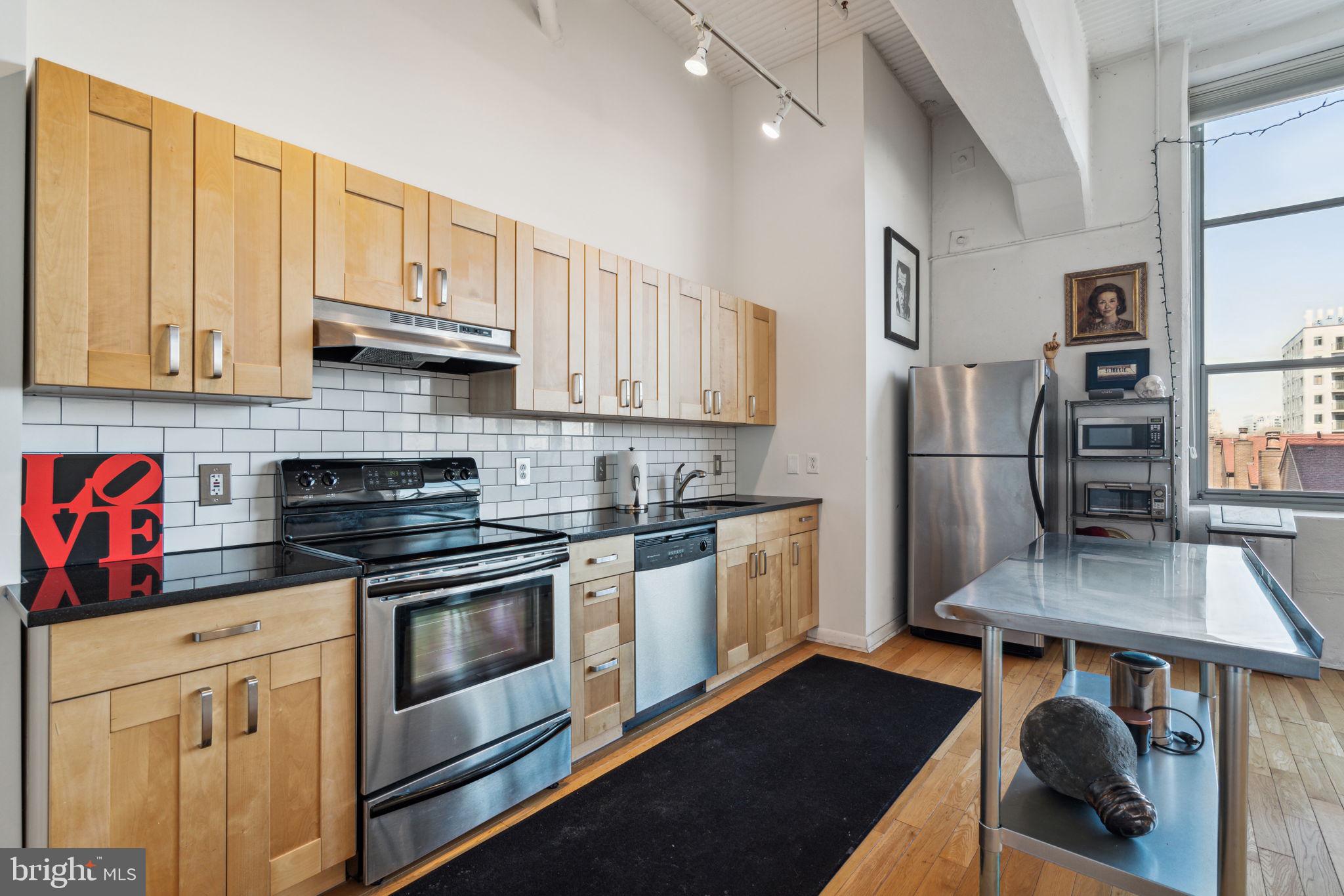 2200 ARCH STREET 28 401