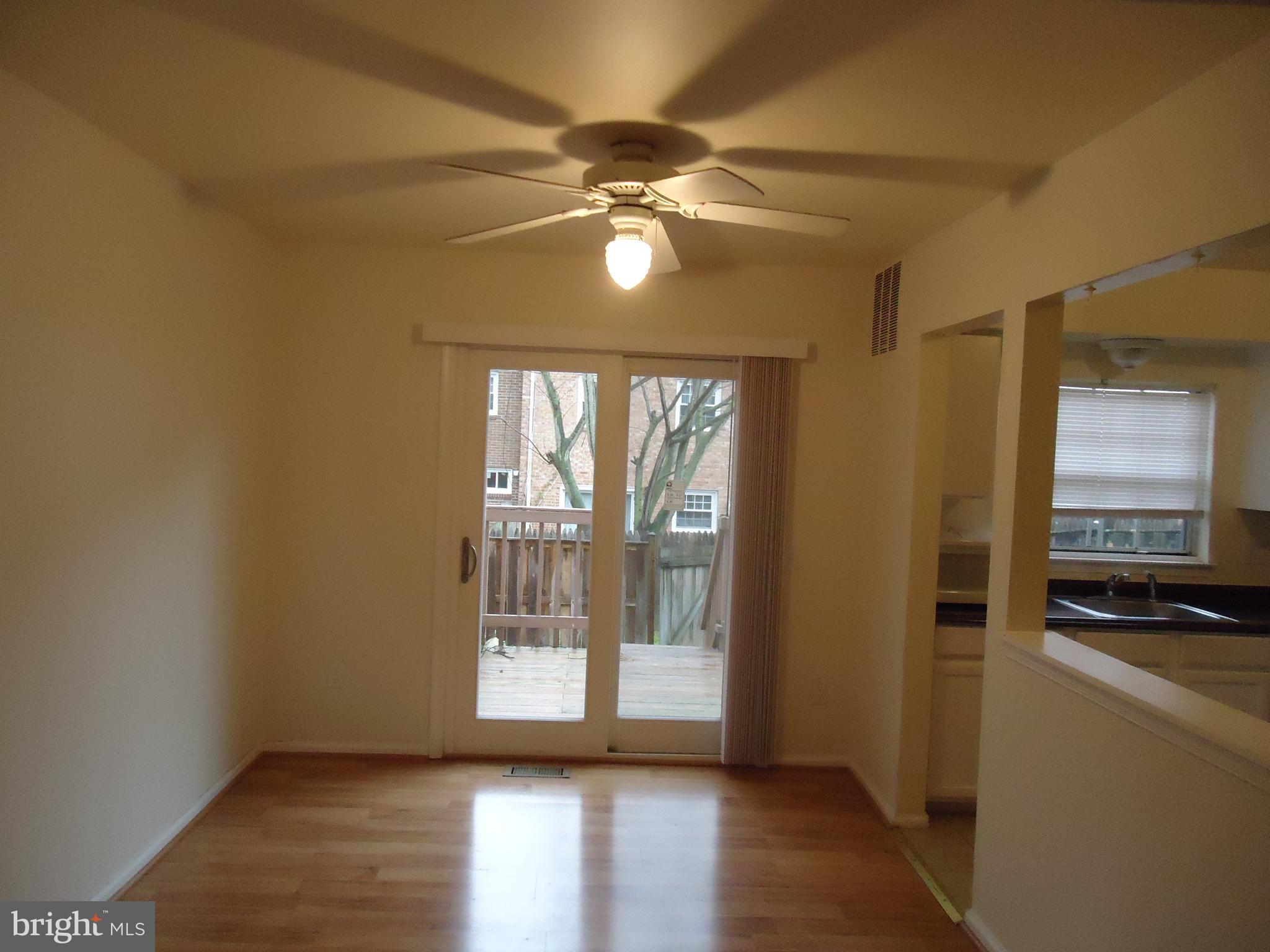 LONDON TOWNE - Residential Lease