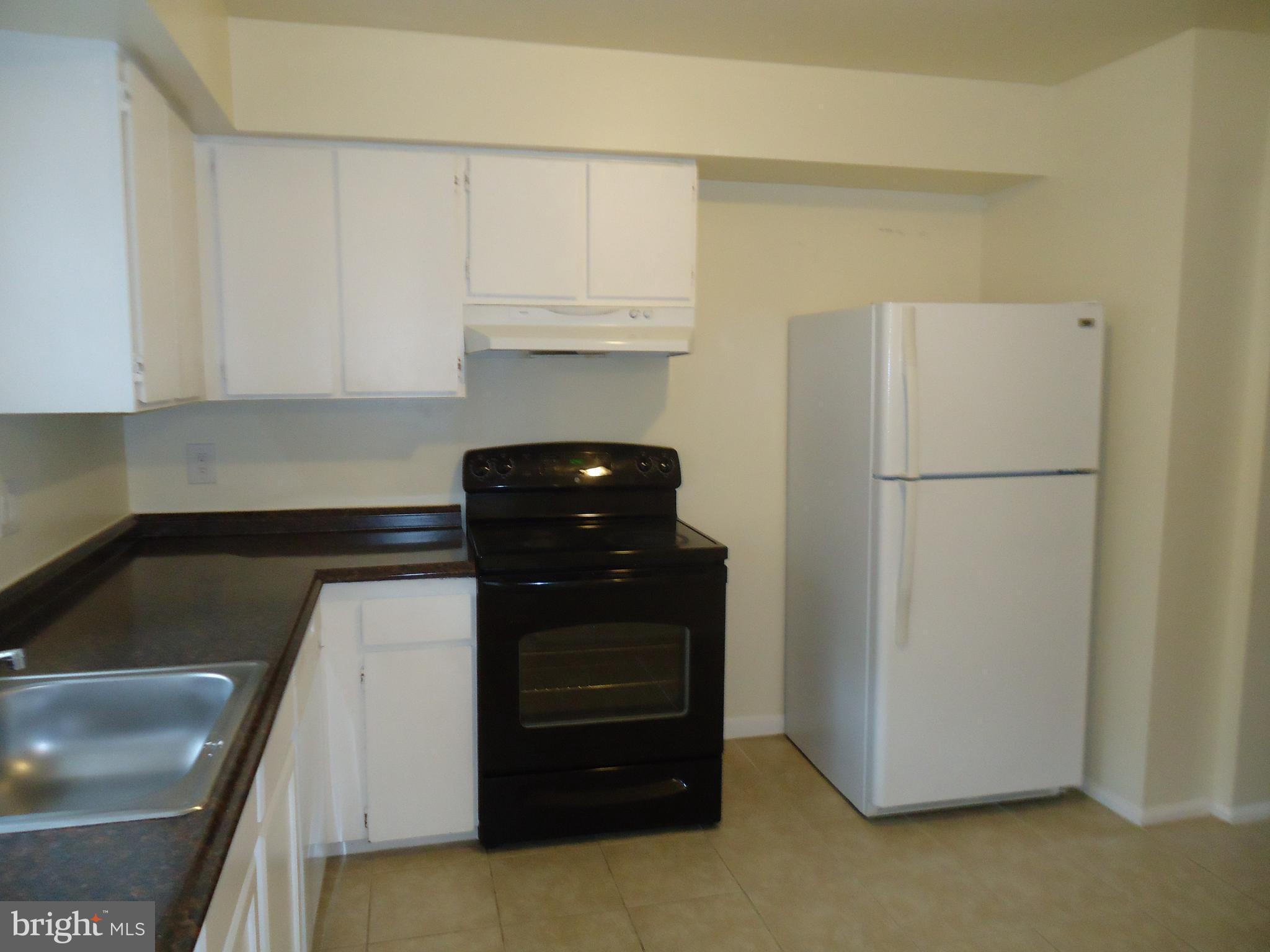 LONDON TOWNE - Residential Lease