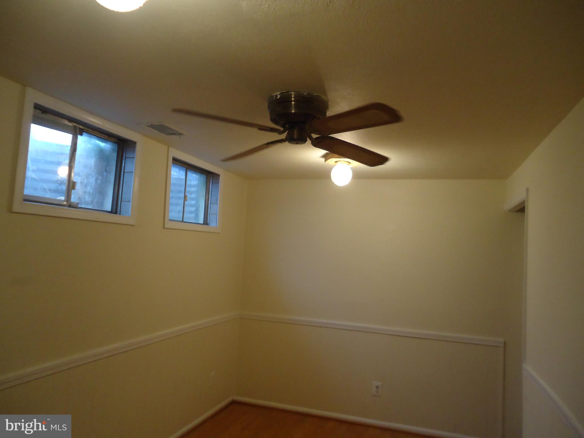 LONDON TOWNE - Residential Lease