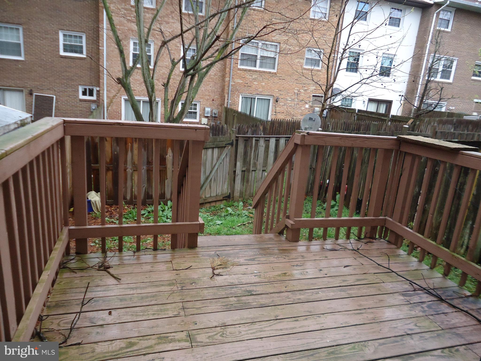 LONDON TOWNE - Residential Lease