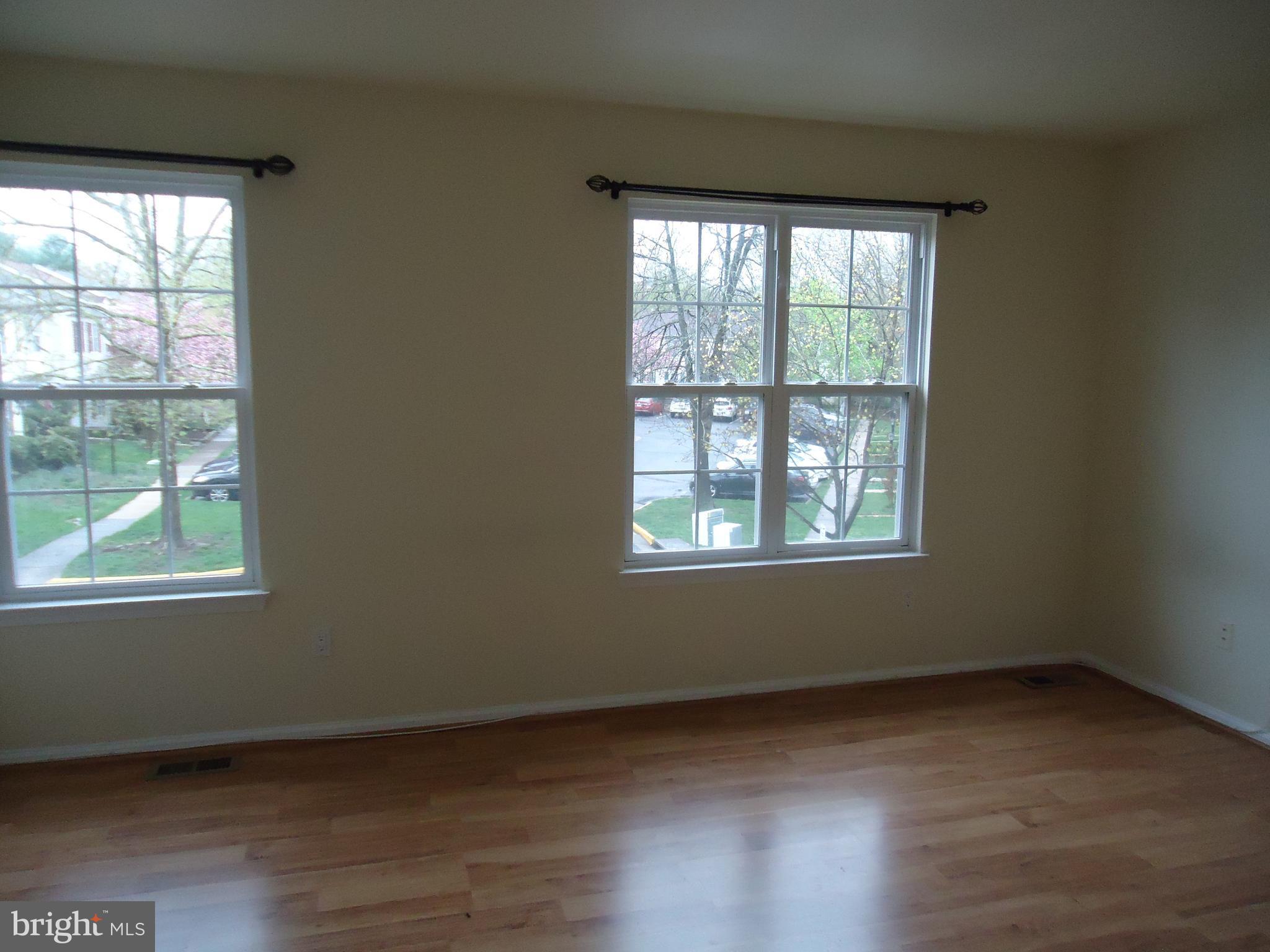 LONDON TOWNE - Residential Lease