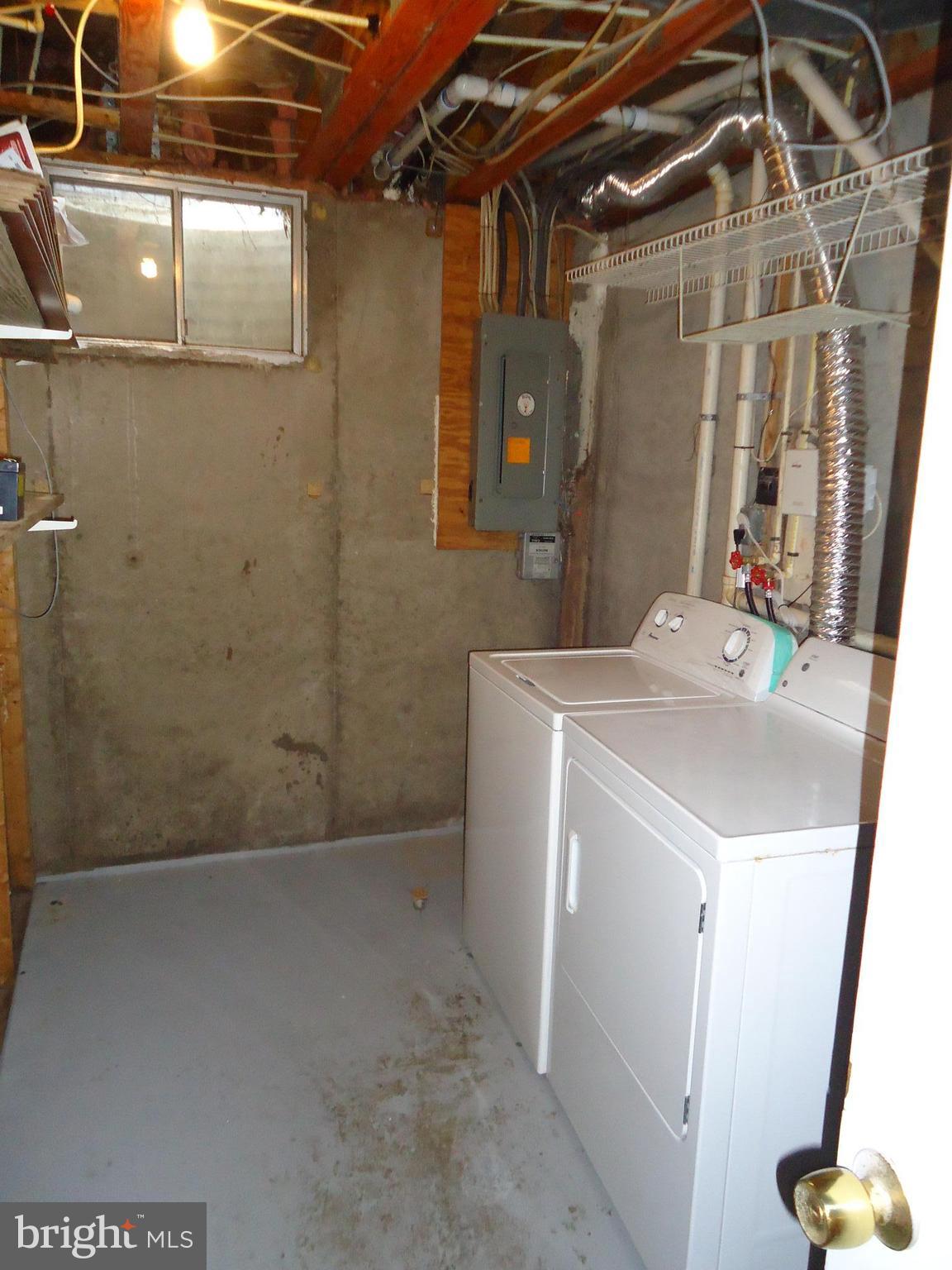 LONDON TOWNE - Residential Lease