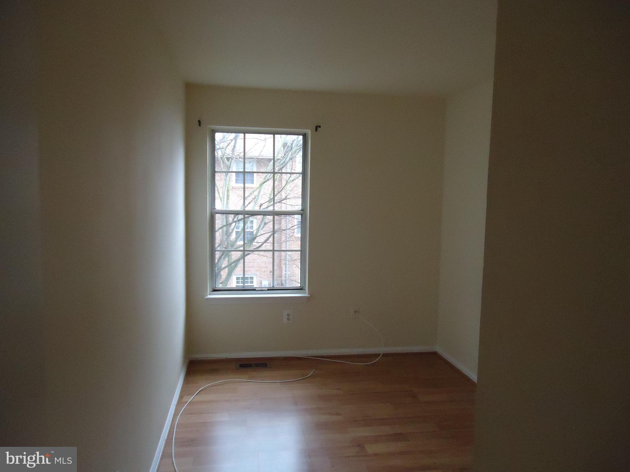 LONDON TOWNE - Residential Lease