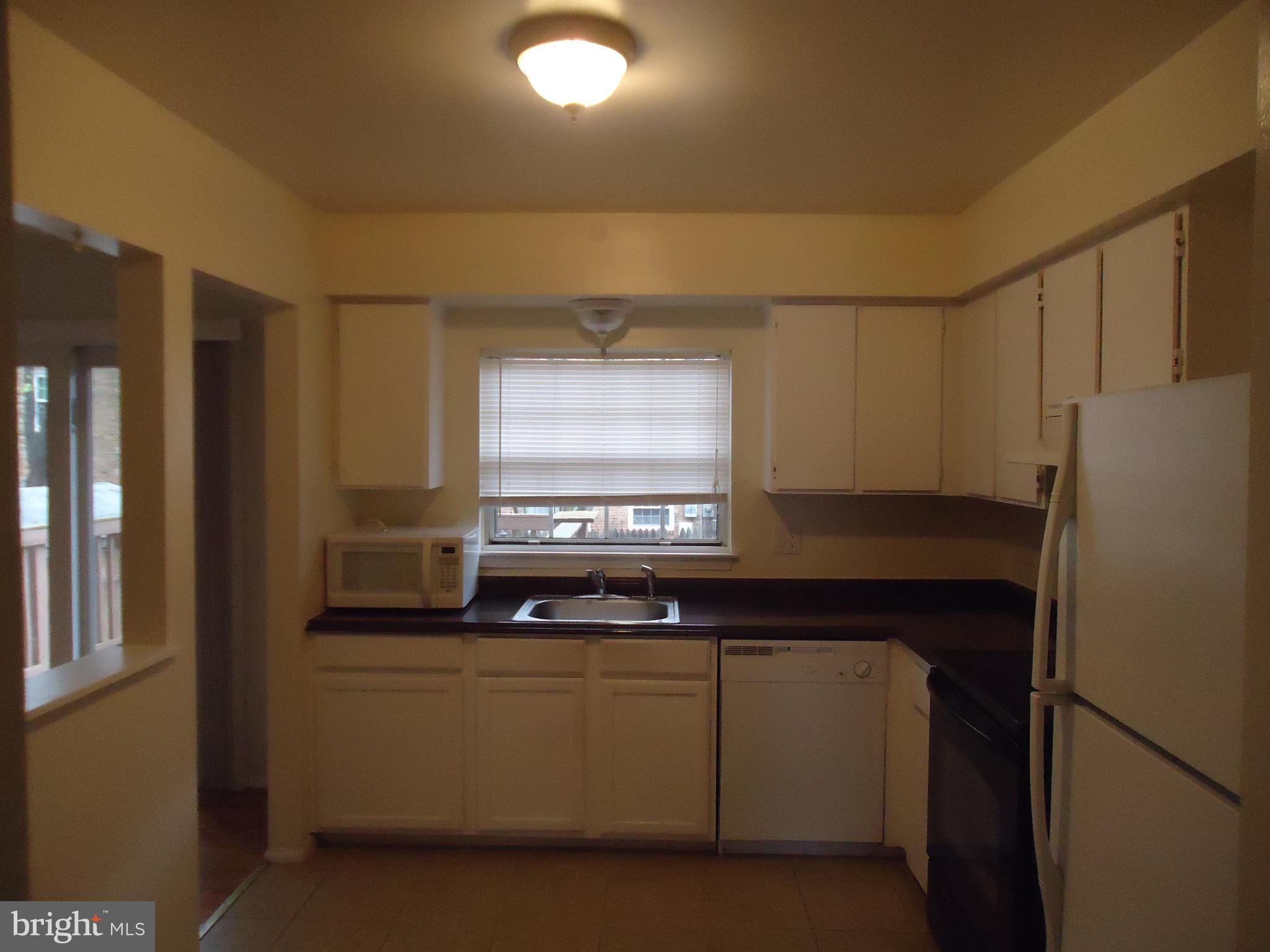 LONDON TOWNE - Residential Lease