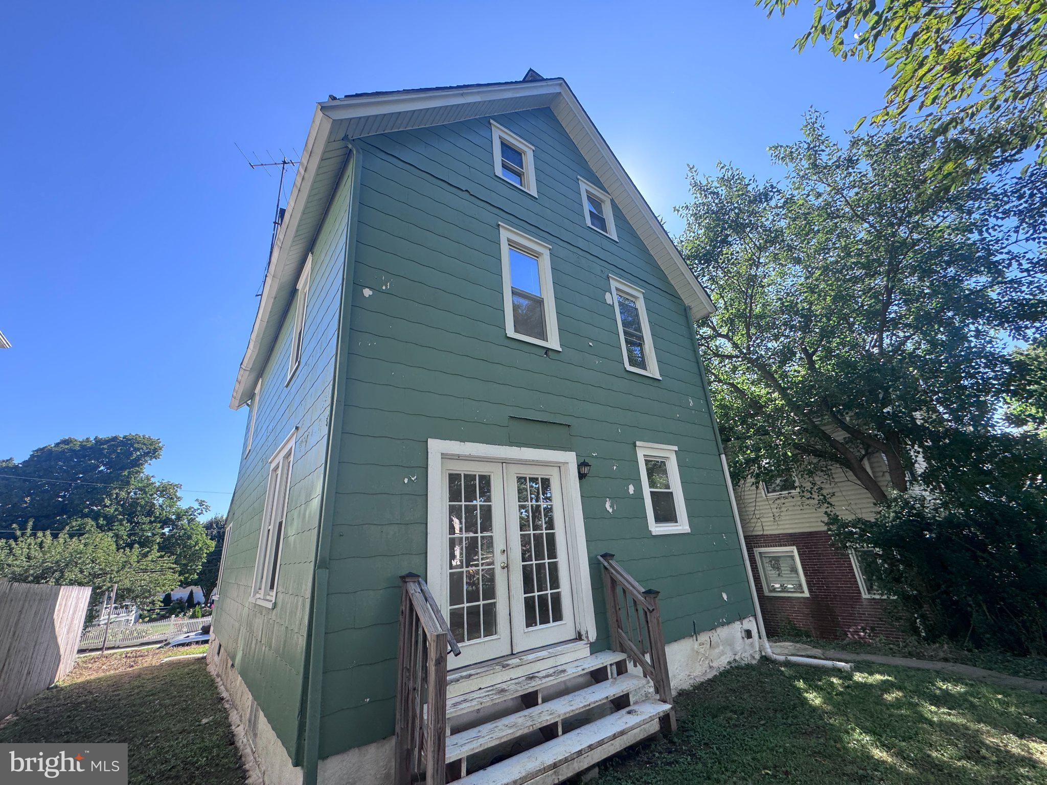 220 CLIFTON AVENUE