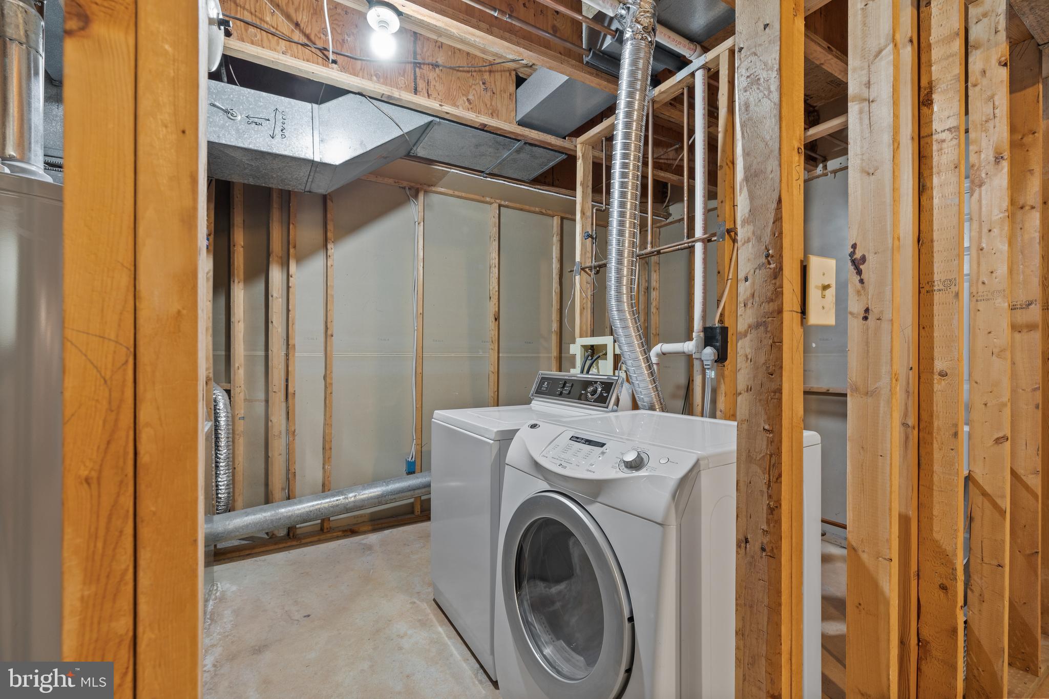 MIRROR RIDGE - Residential