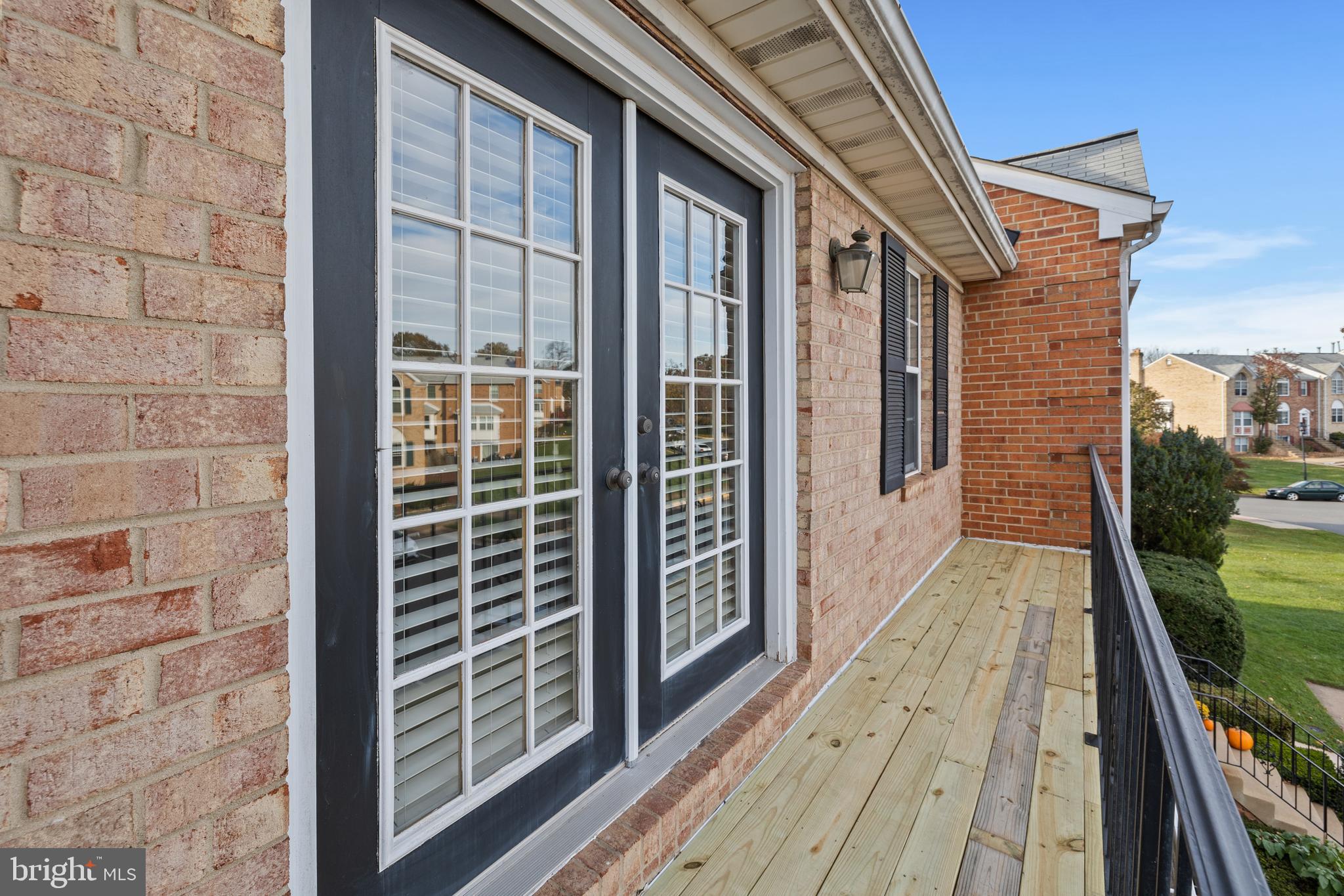 MIRROR RIDGE - Residential