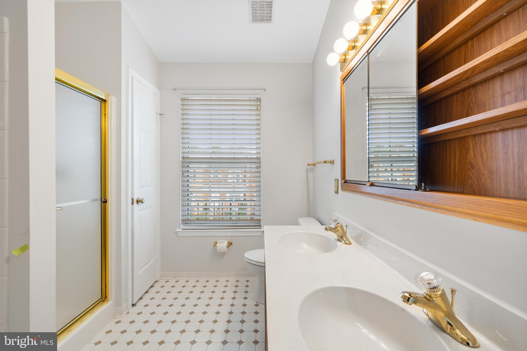 MIRROR RIDGE - Residential