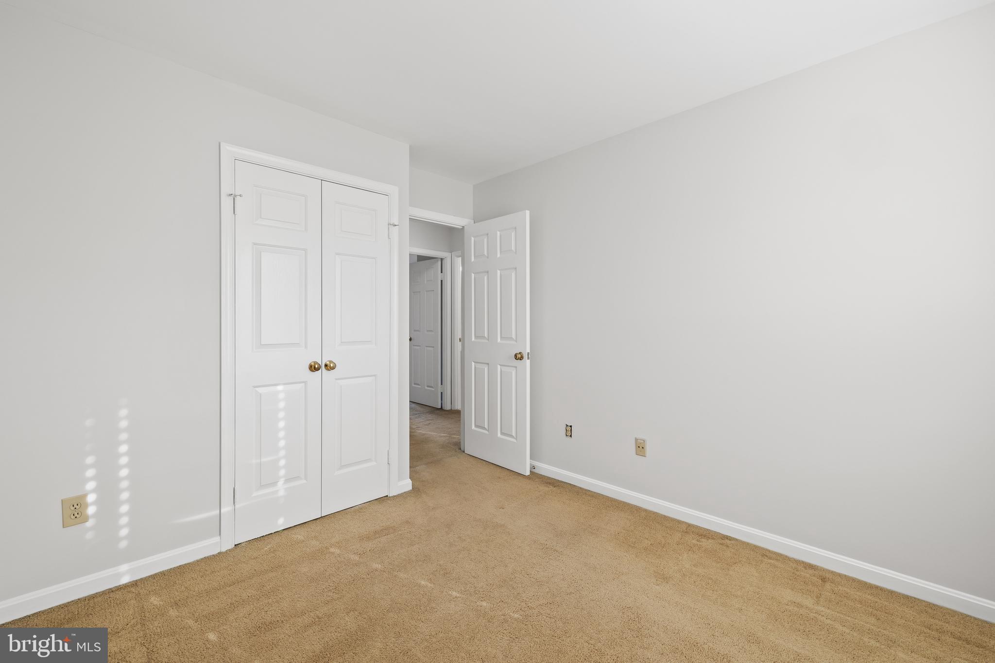 MIRROR RIDGE - Residential