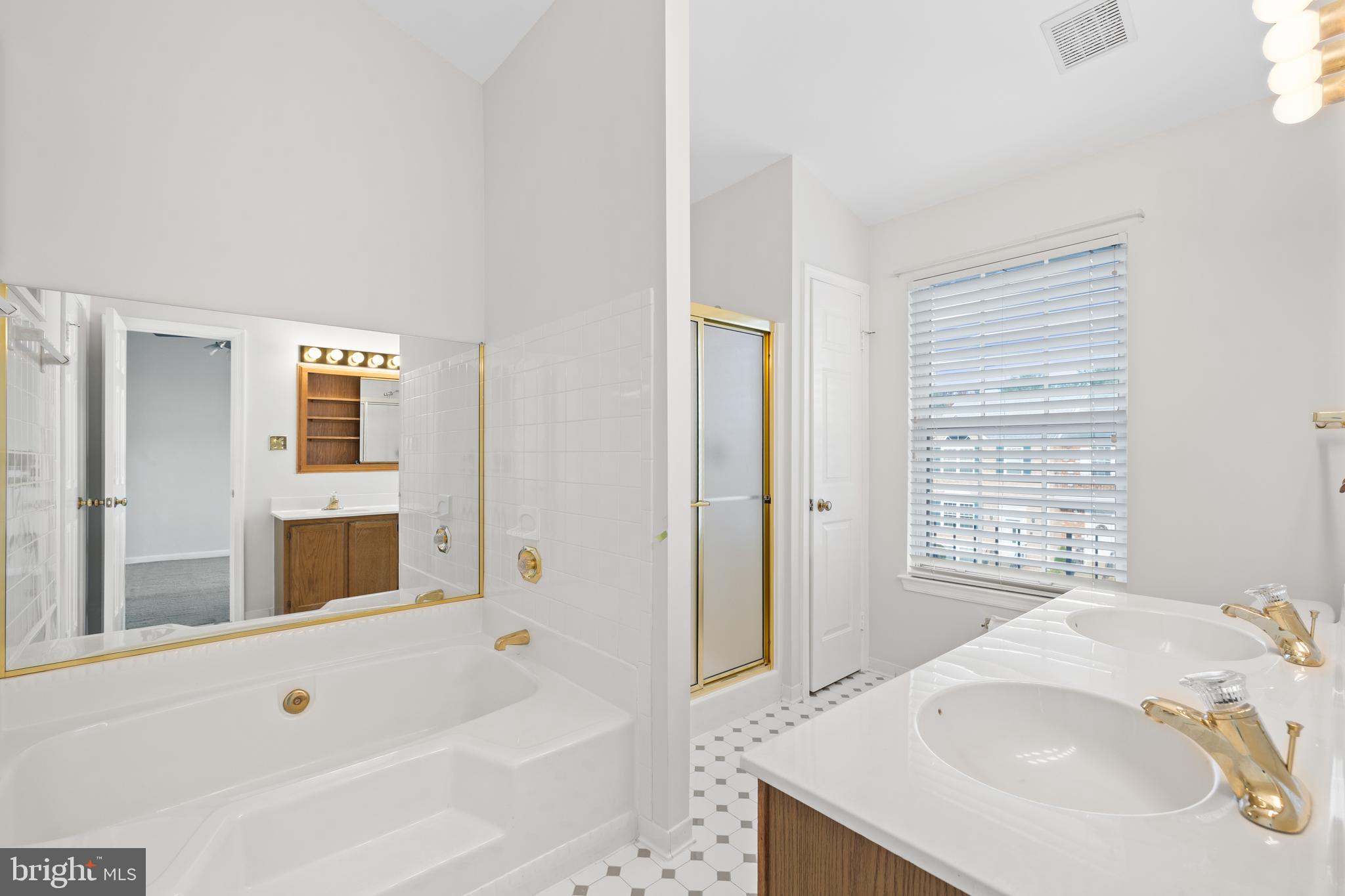 MIRROR RIDGE - Residential