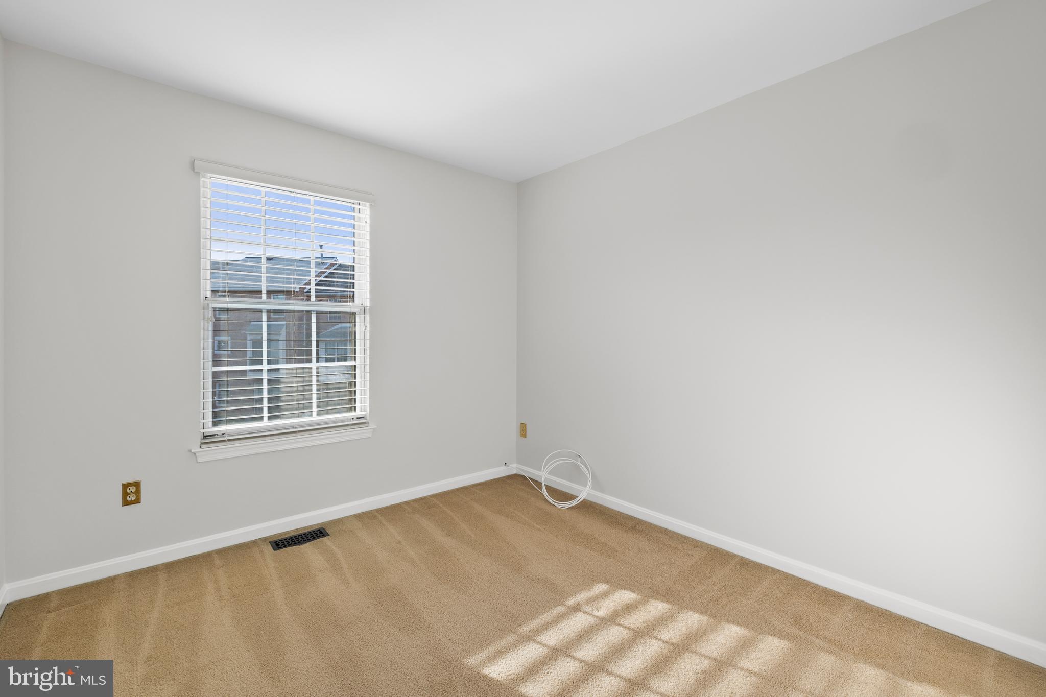 MIRROR RIDGE - Residential