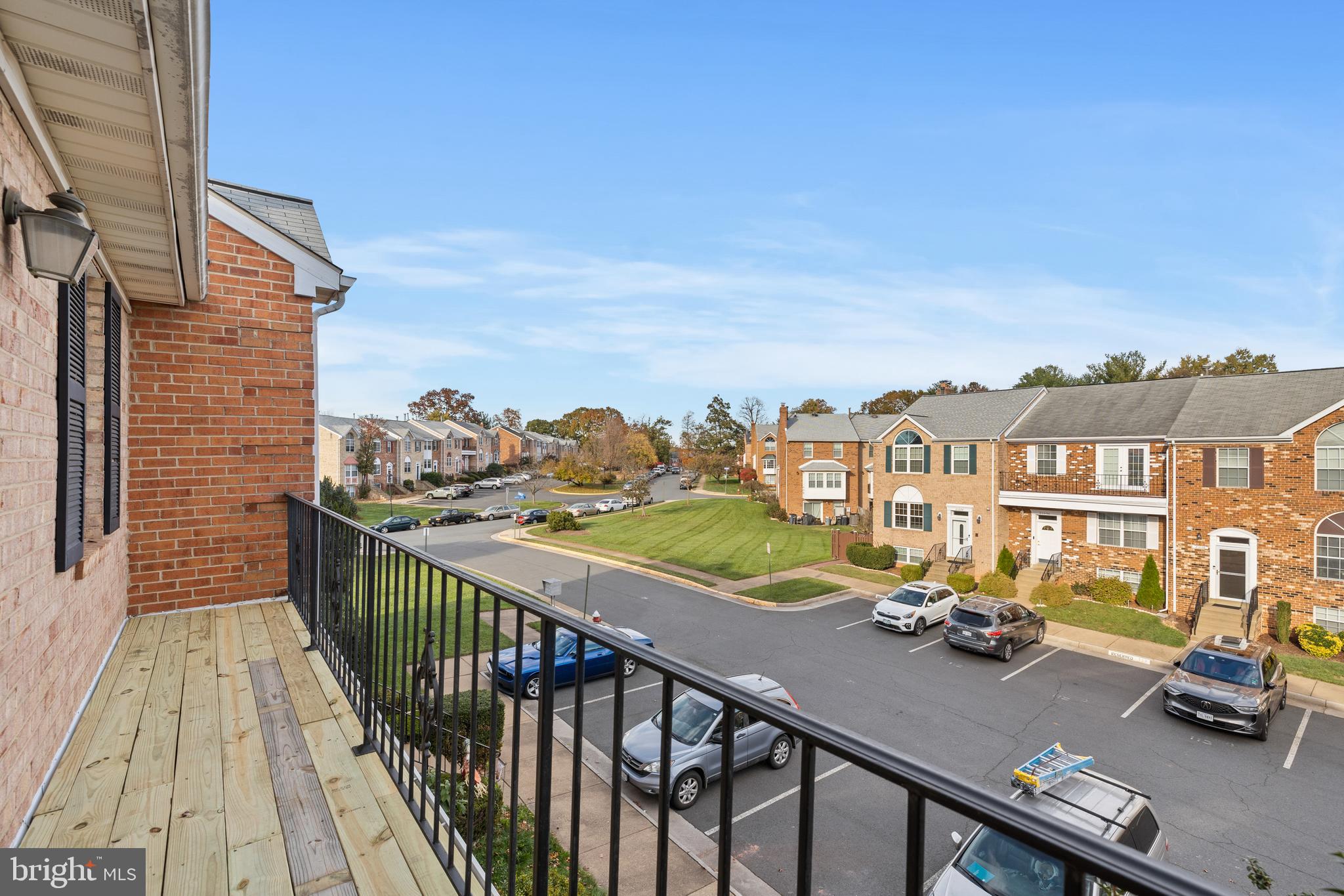 MIRROR RIDGE - Residential