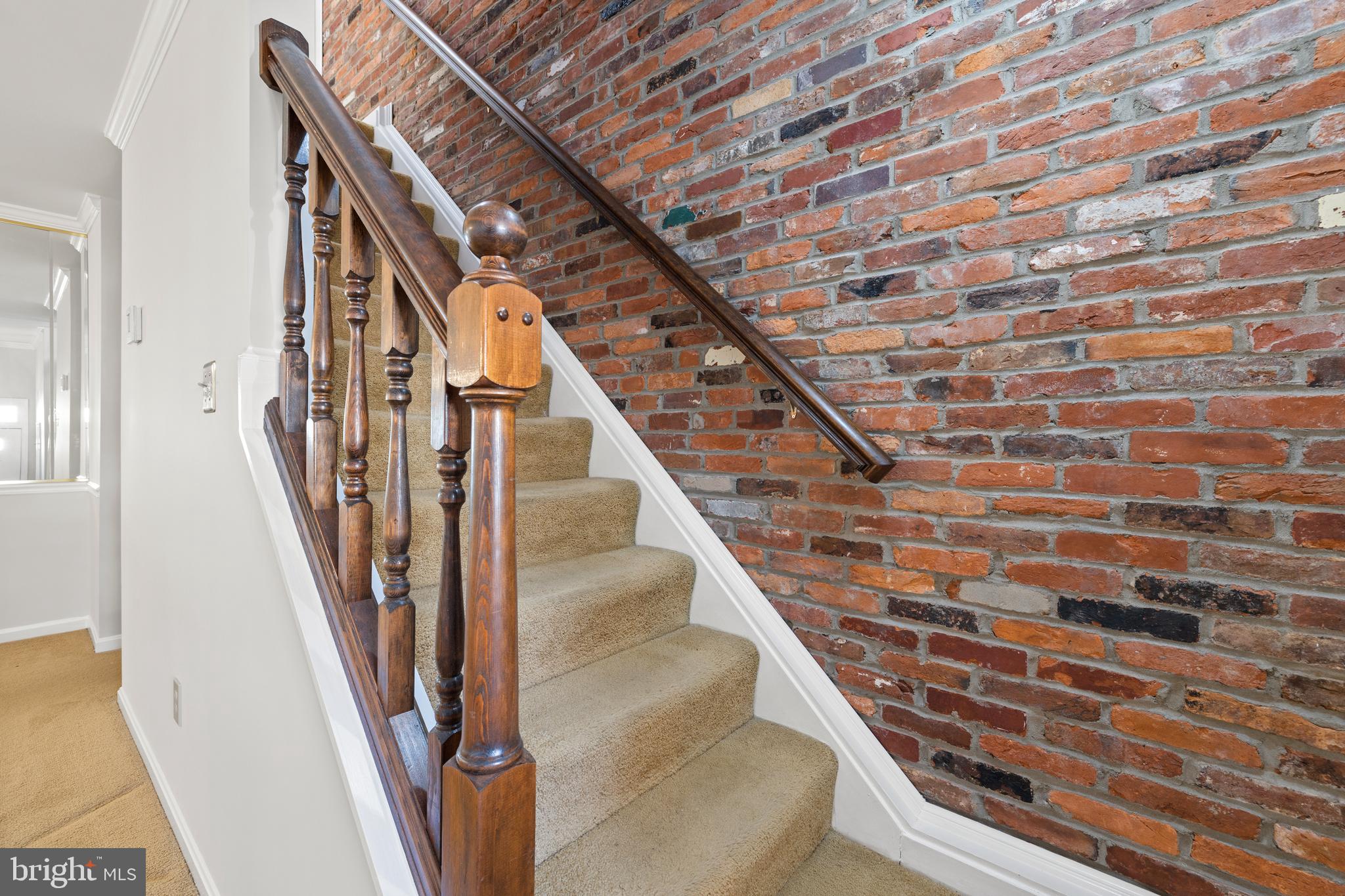 MIRROR RIDGE - Residential