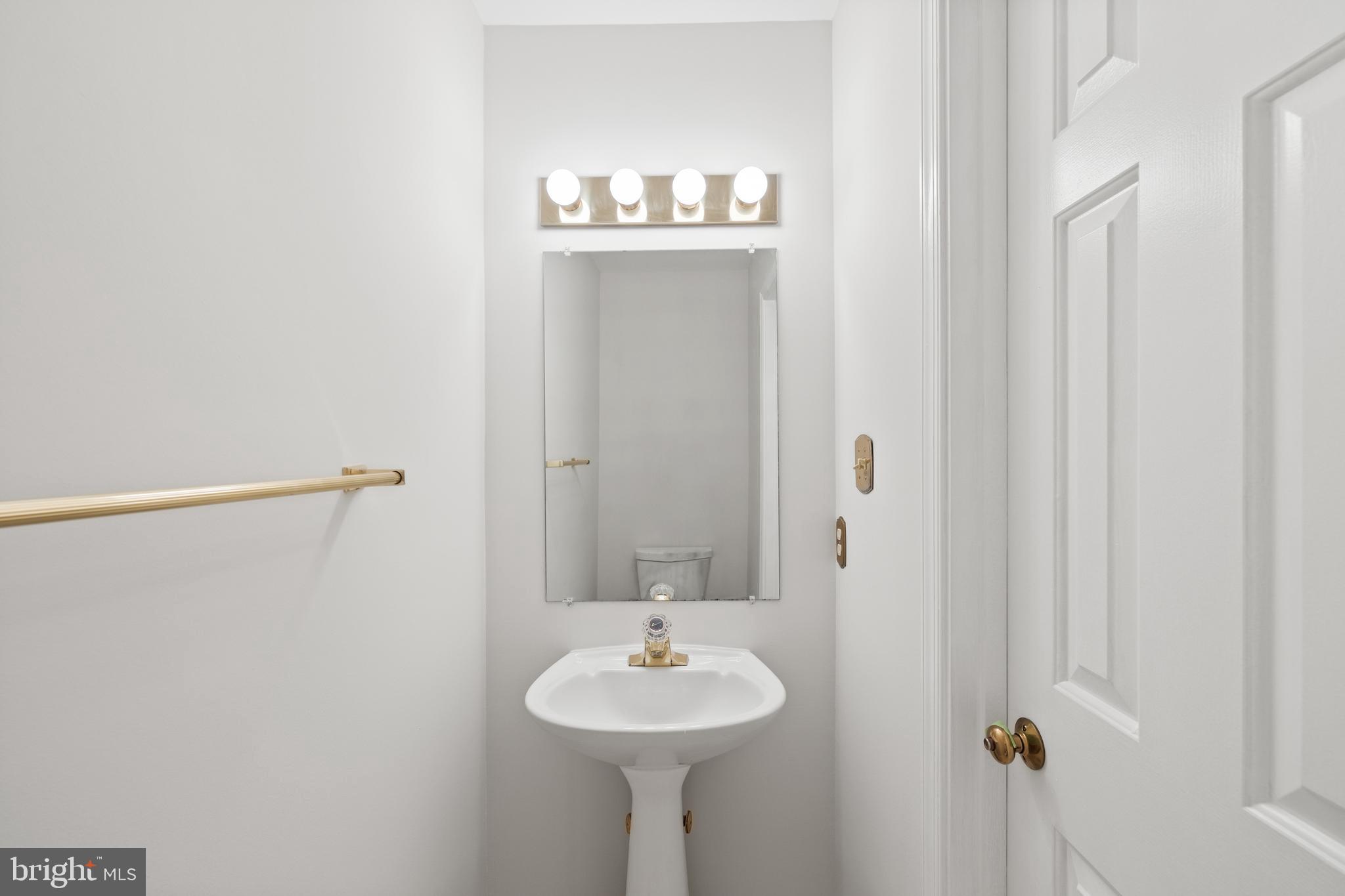 MIRROR RIDGE - Residential