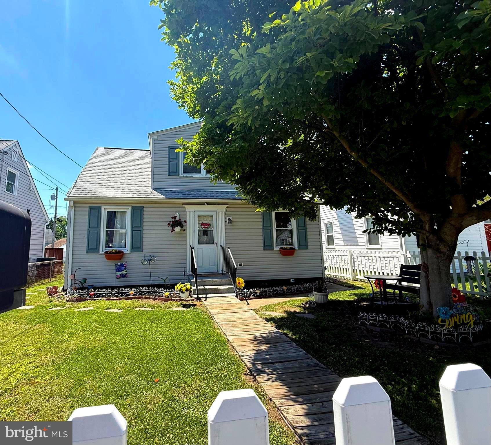 304 3RD AVENUE SE