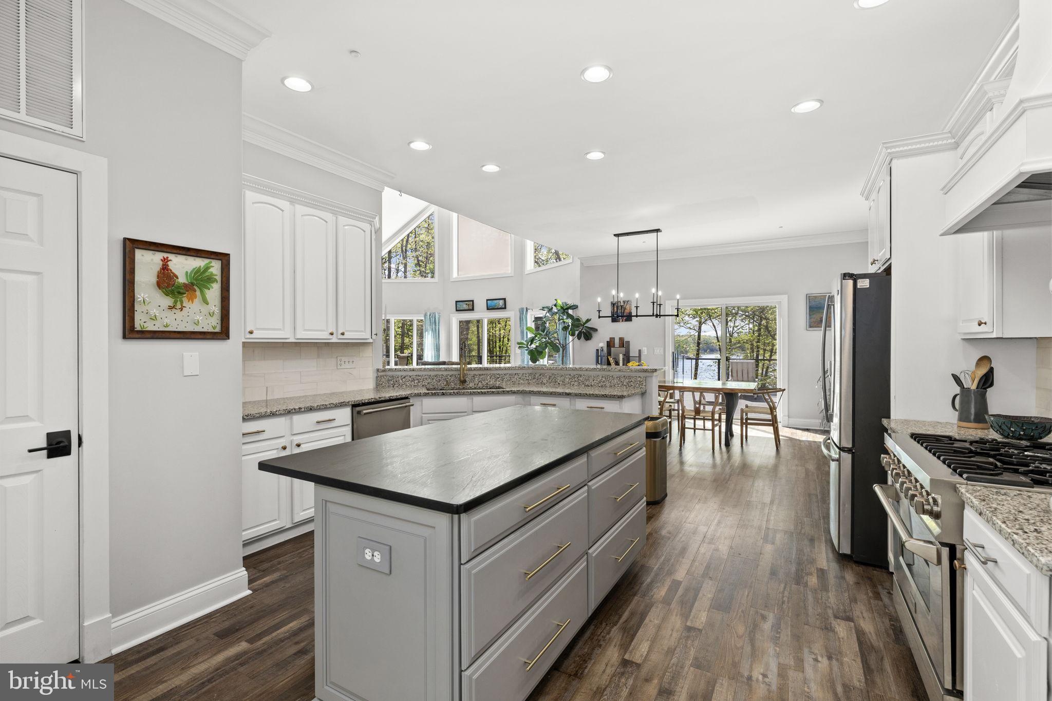 LAKESHORE WOODS - Residential