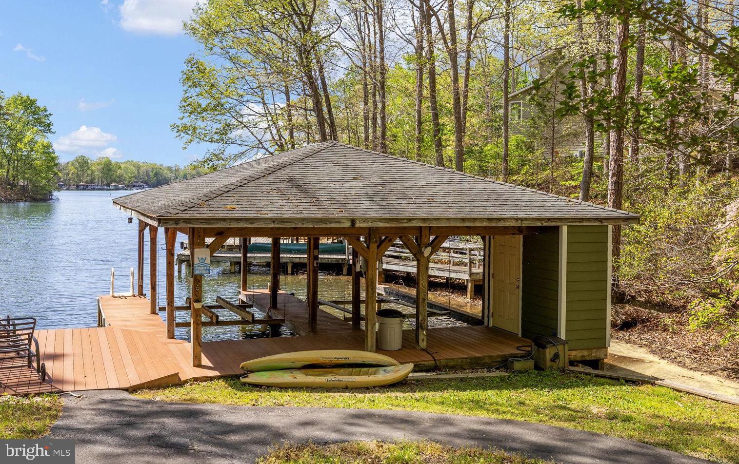 LAKESHORE WOODS - Residential