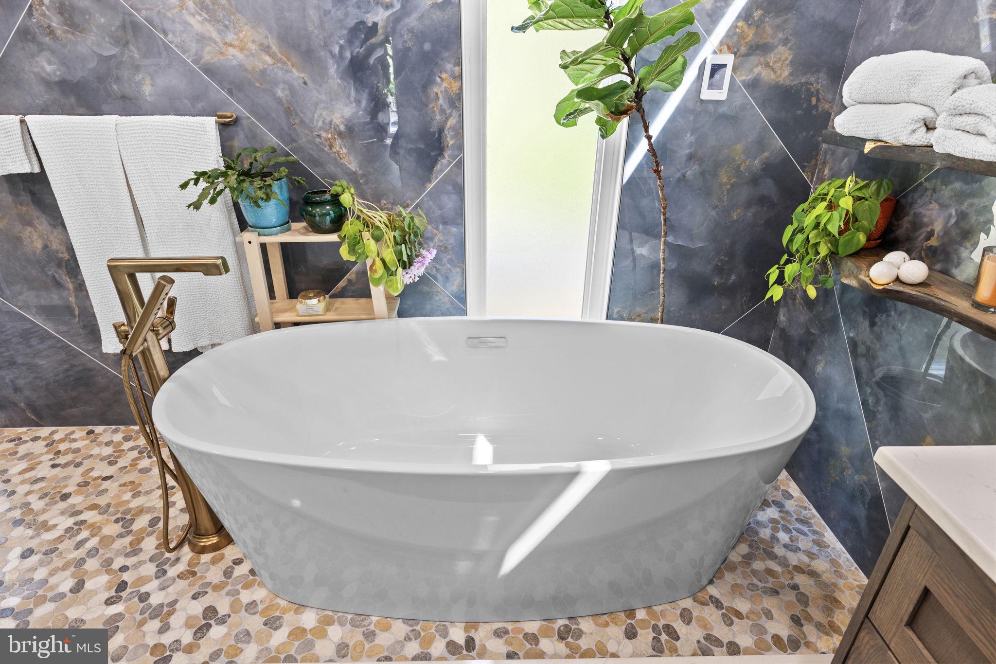 LAKESHORE WOODS - Residential