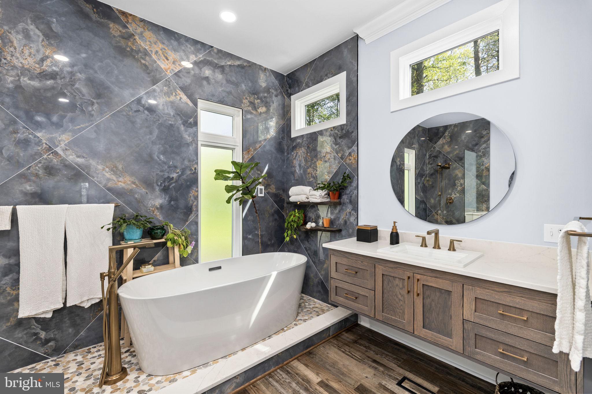 LAKESHORE WOODS - Residential