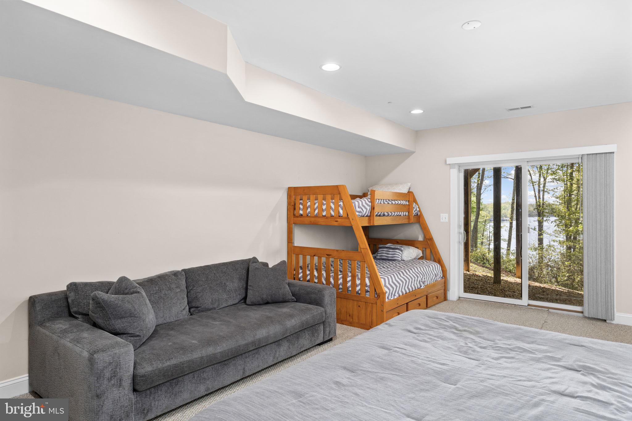 LAKESHORE WOODS - Residential