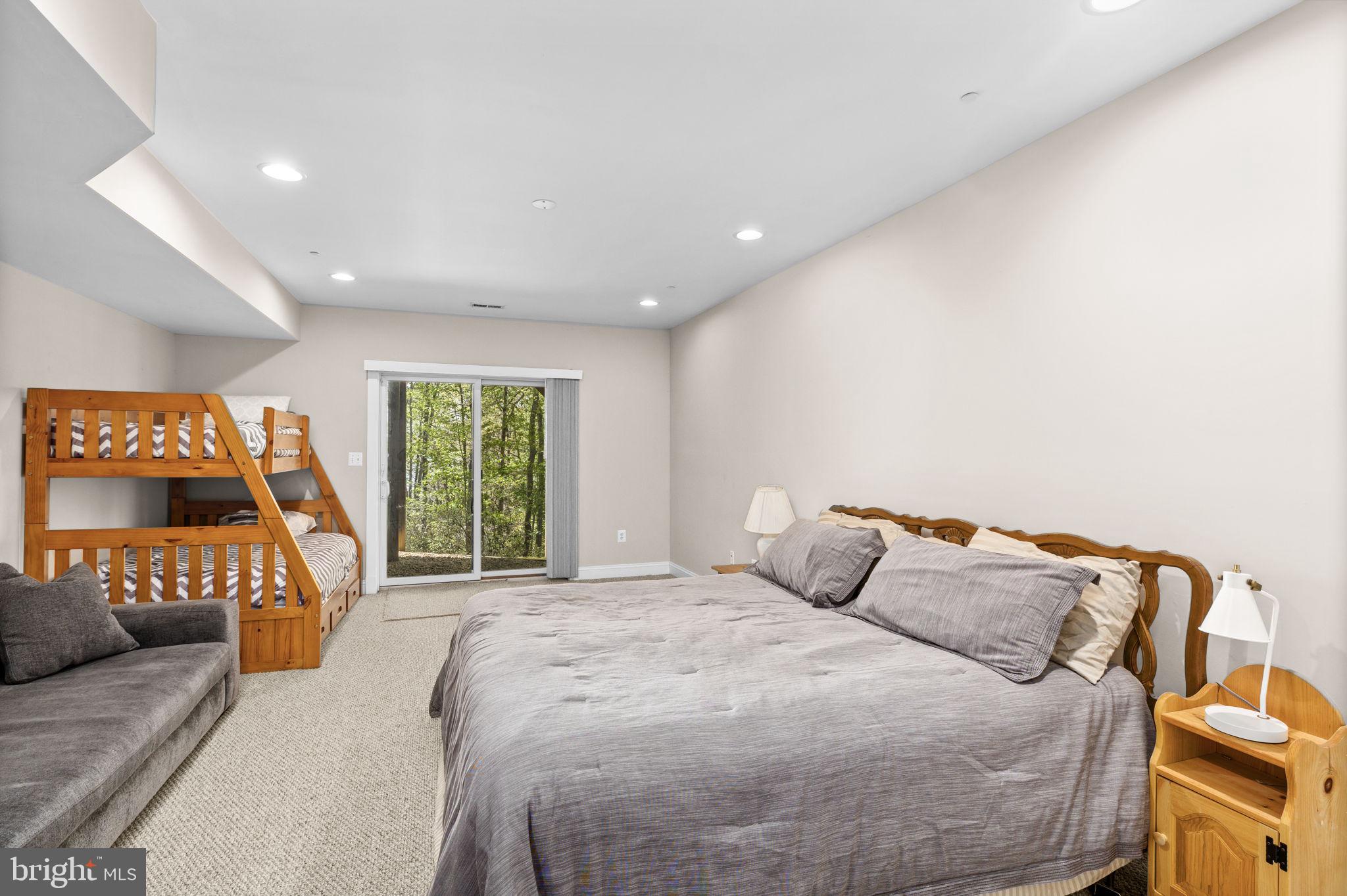 LAKESHORE WOODS - Residential