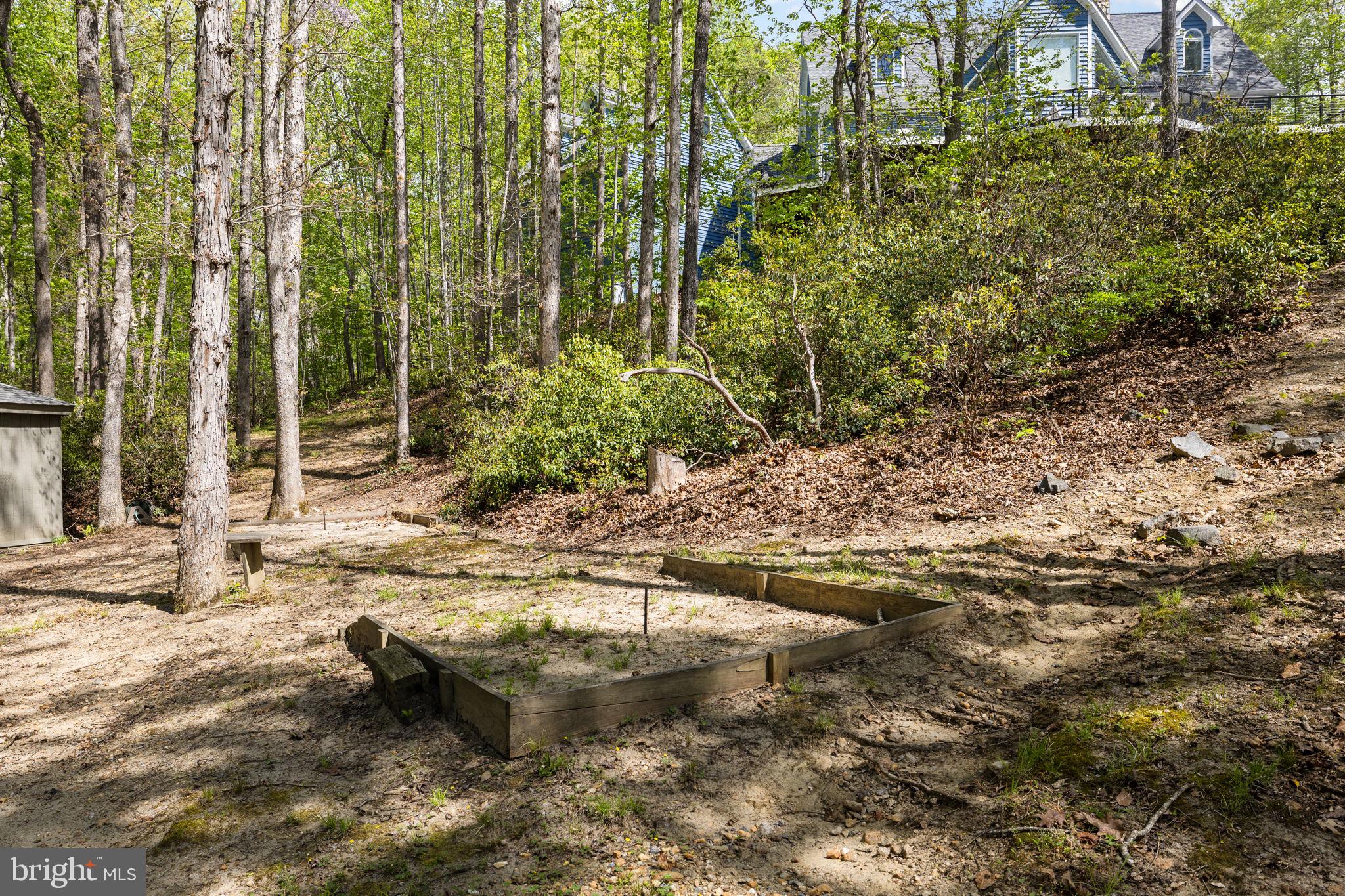 LAKESHORE WOODS - Residential