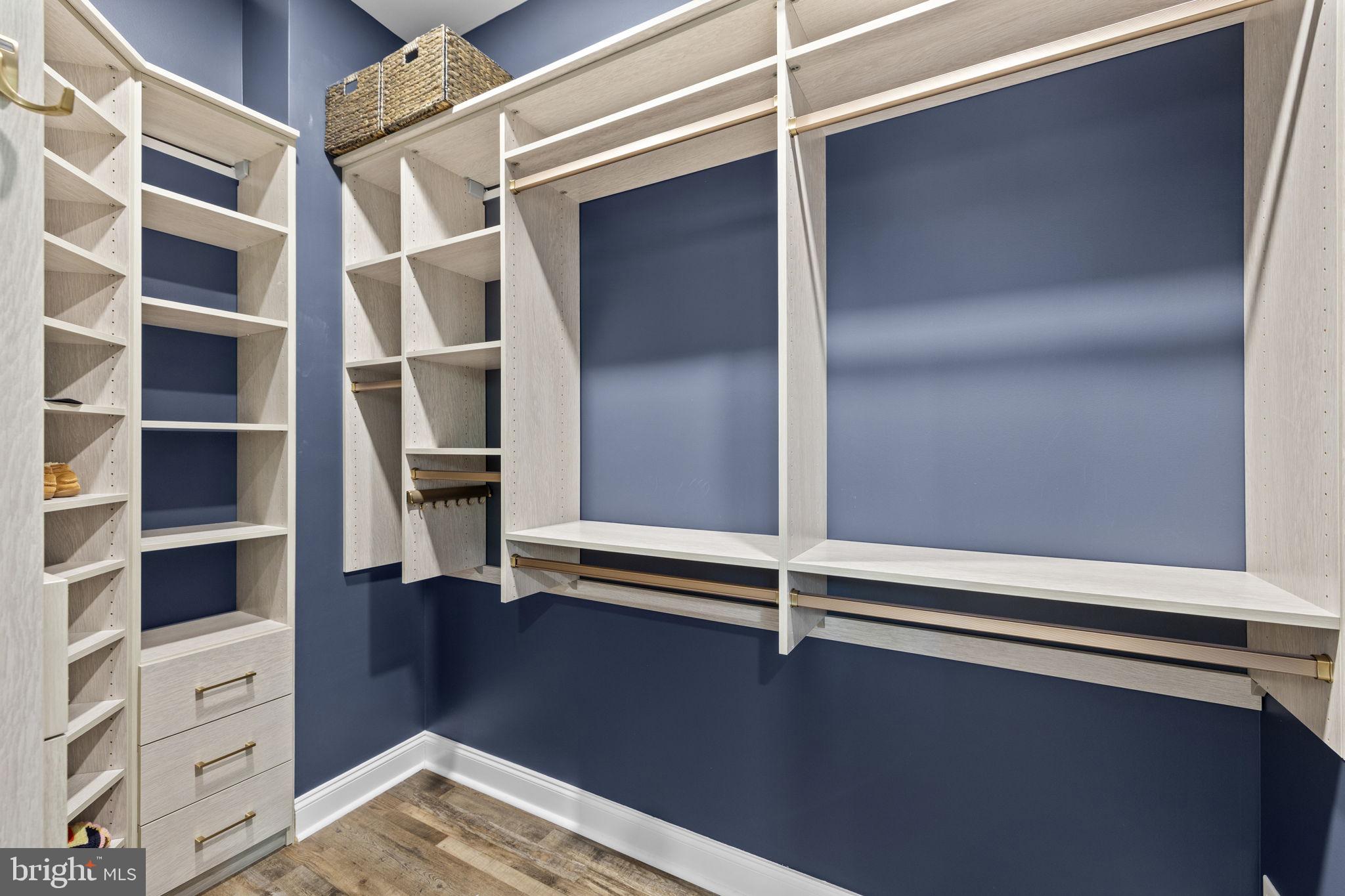 LAKESHORE WOODS - Residential