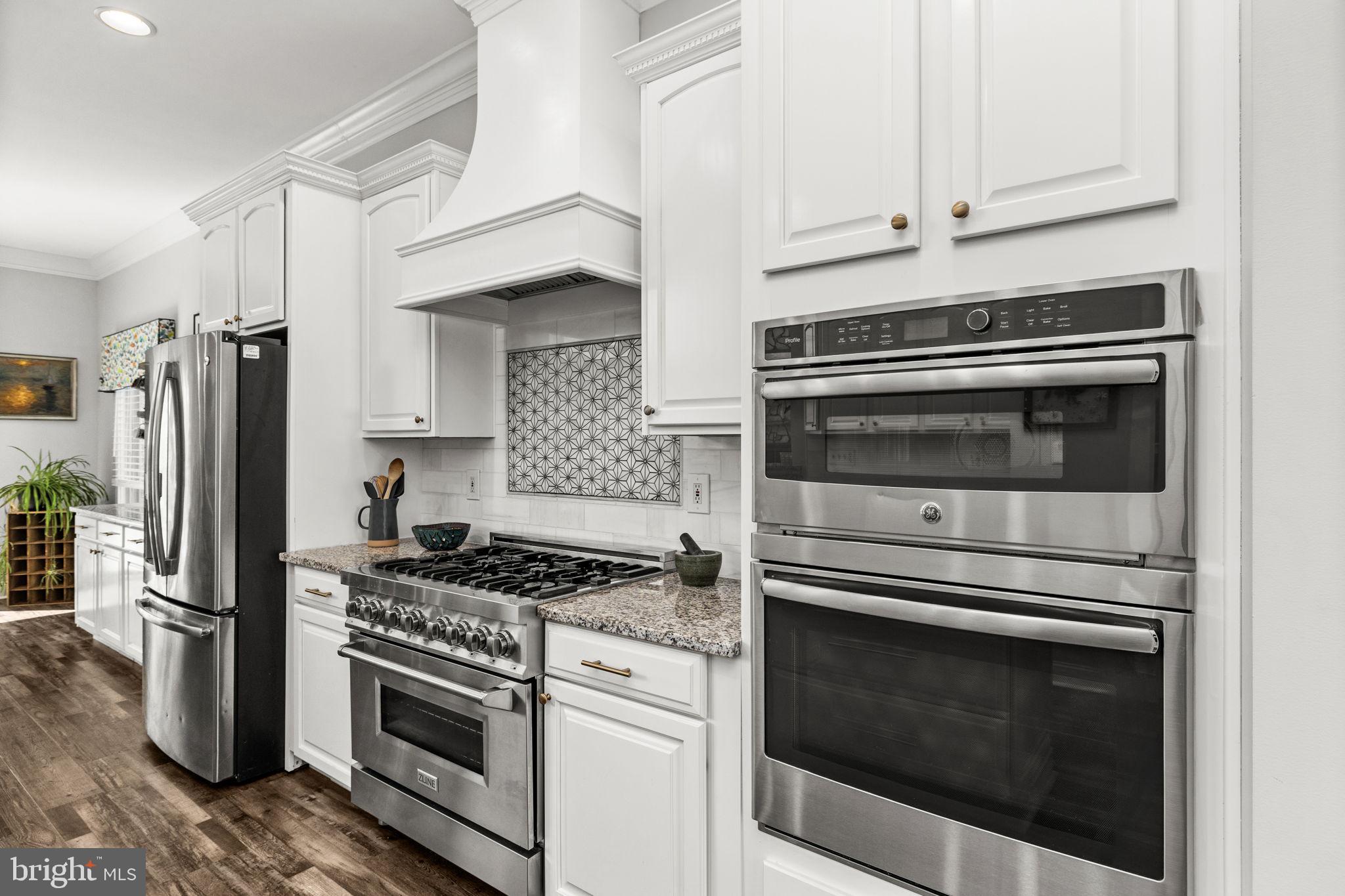 LAKESHORE WOODS - Residential