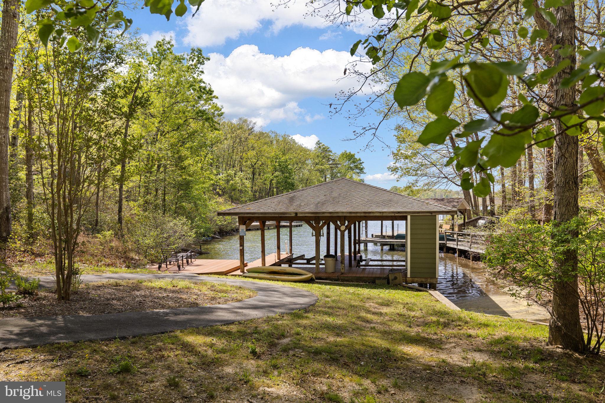 LAKESHORE WOODS - Residential